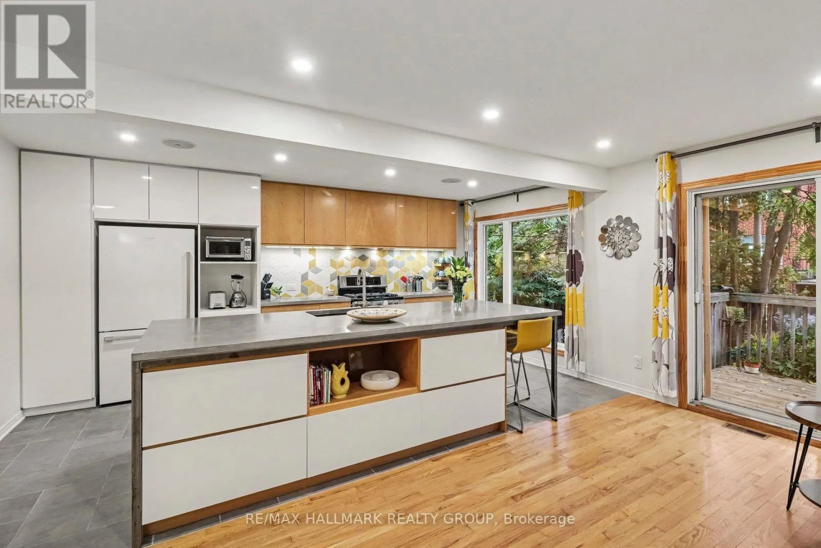 267 ST LAURENT BOULEVARD