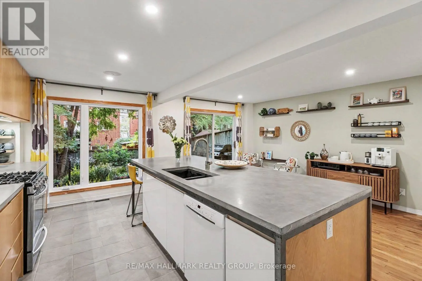 267 ST LAURENT BOULEVARD