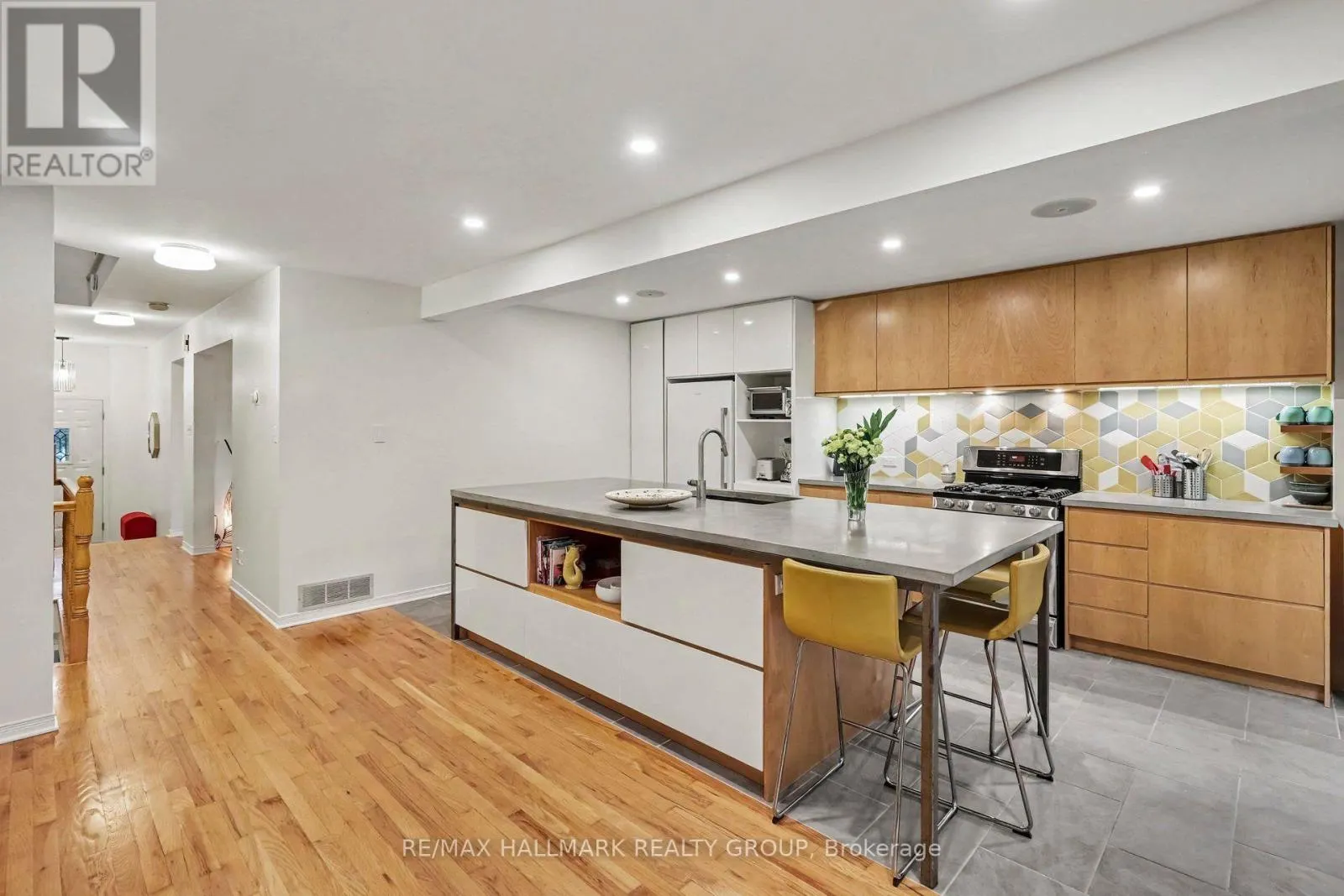 267 ST LAURENT BOULEVARD