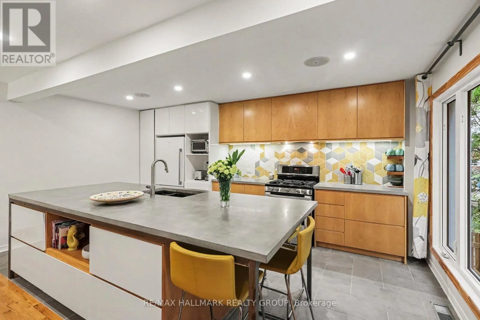 267 ST LAURENT BOULEVARD