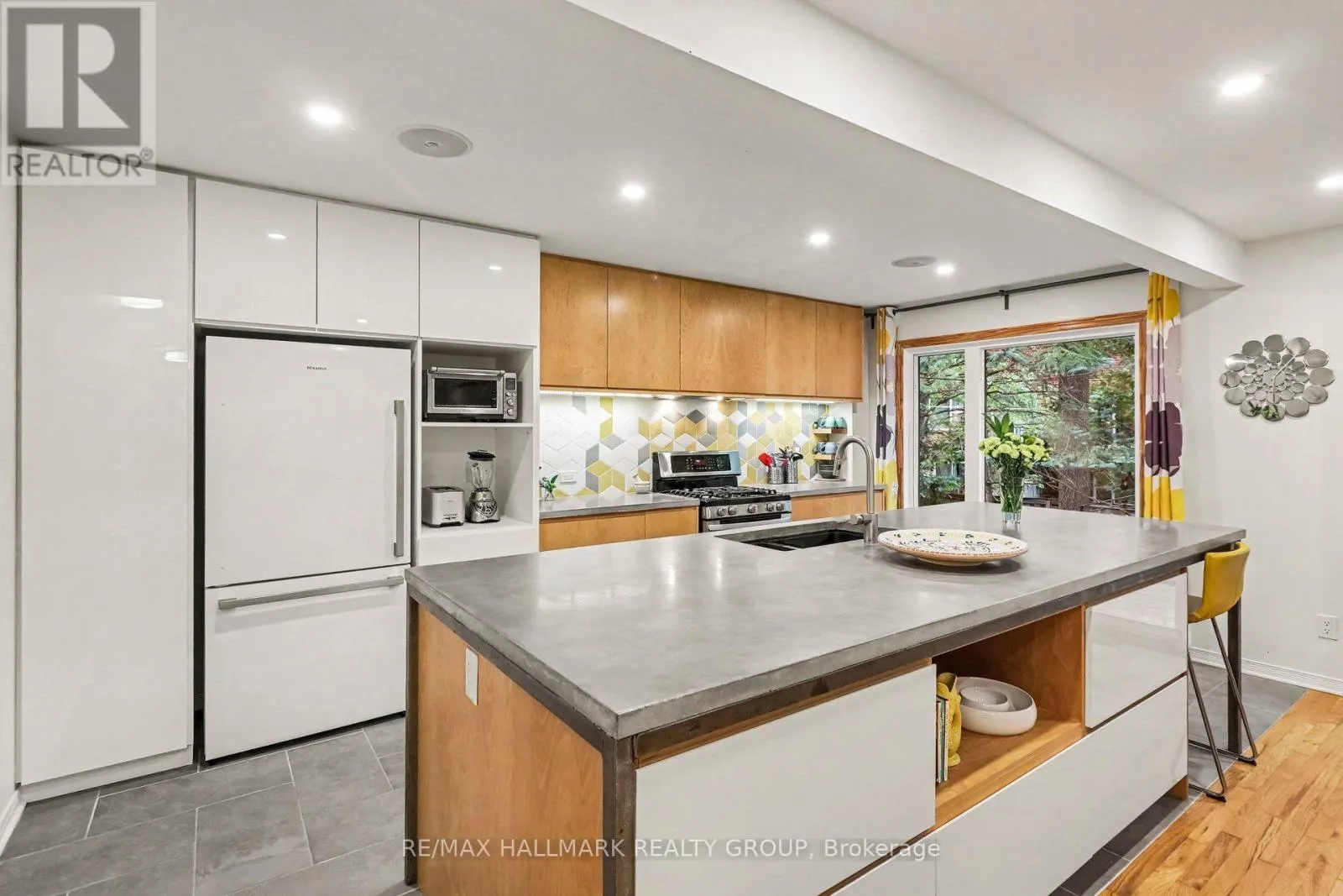 267 ST LAURENT BOULEVARD