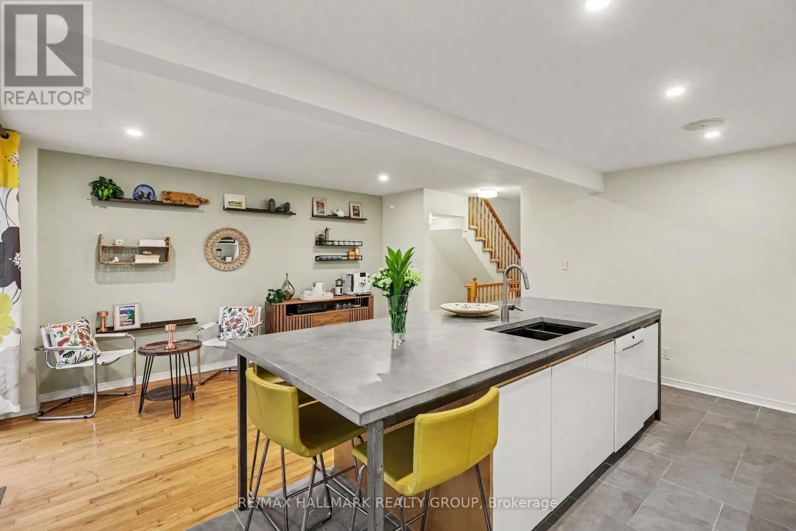 267 ST LAURENT BOULEVARD
