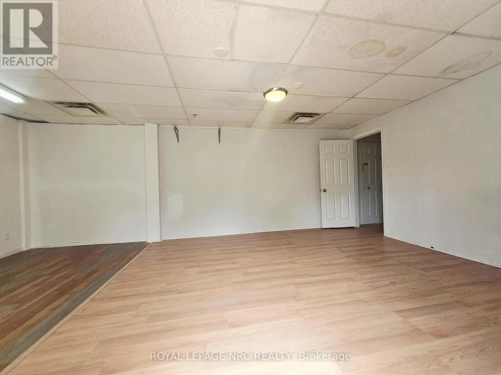 #4 - 74 QUEENS CIRCLE ##4