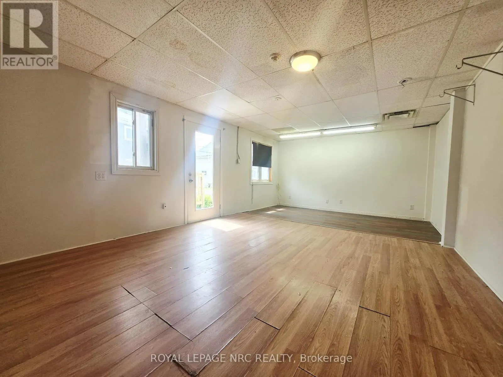 #4 - 74 QUEENS CIRCLE ##4