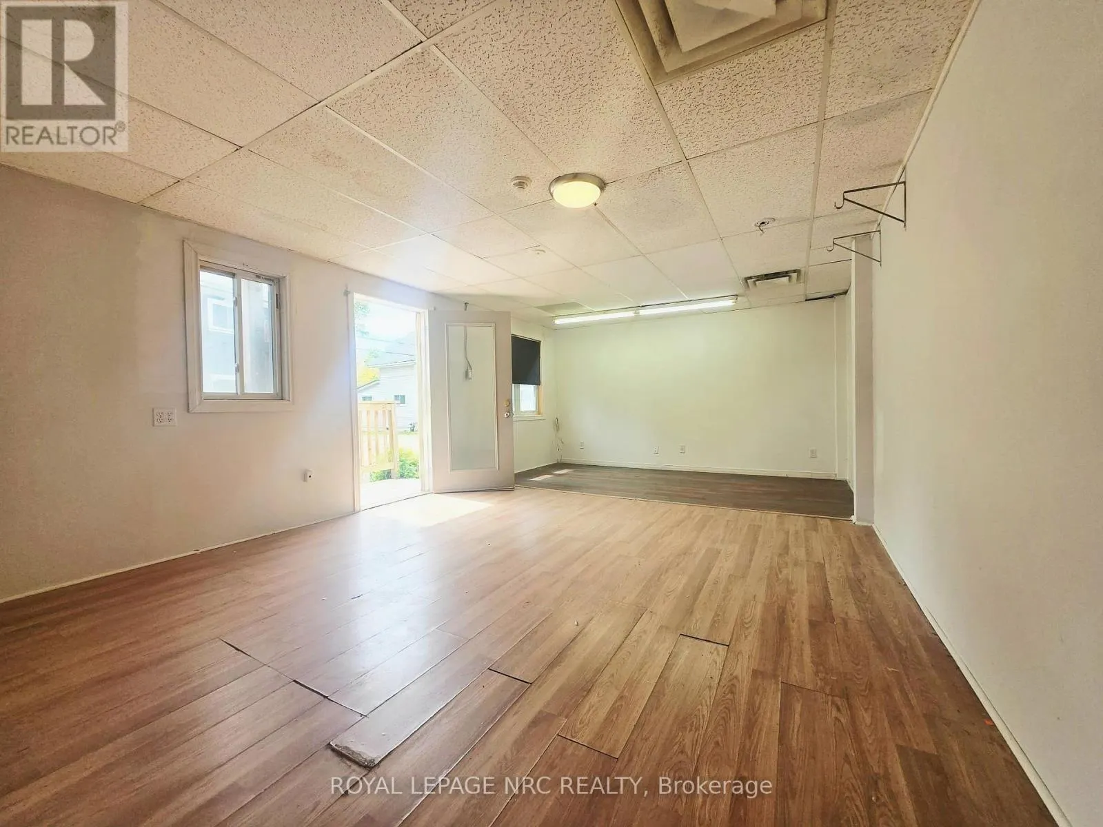 #4 - 74 QUEENS CIRCLE ##4