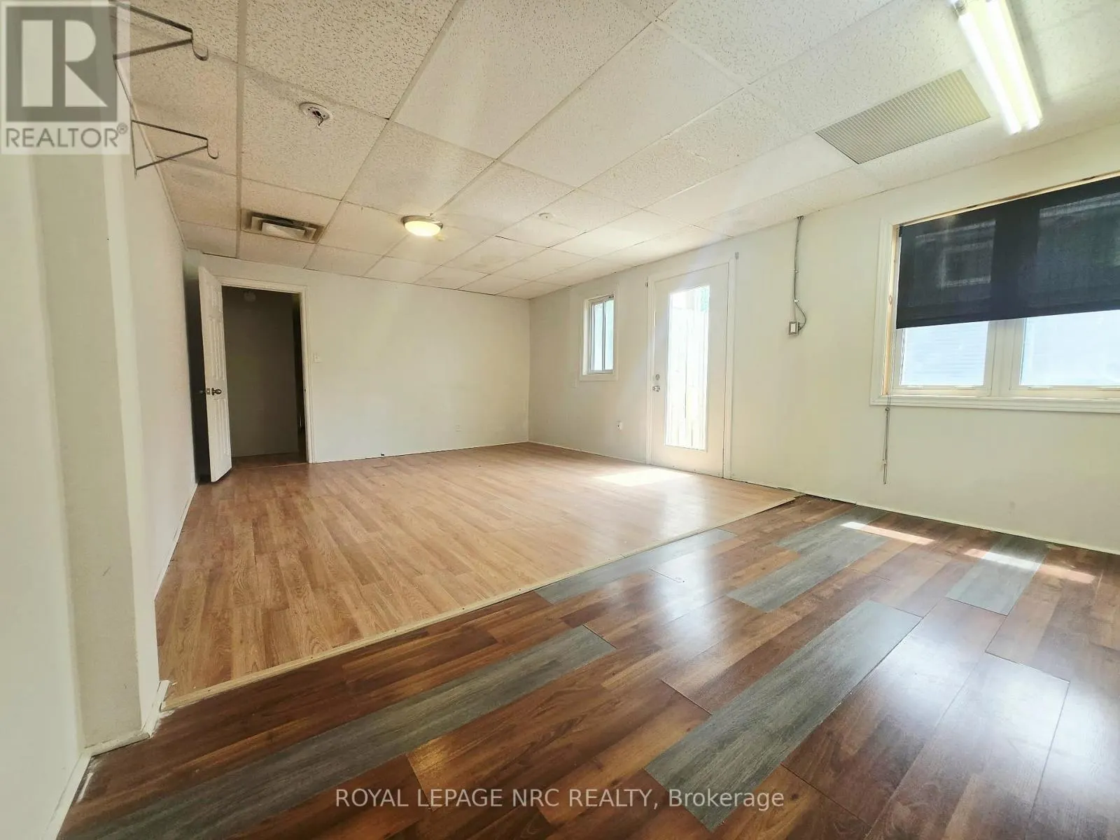 #4 - 74 QUEENS CIRCLE ##4