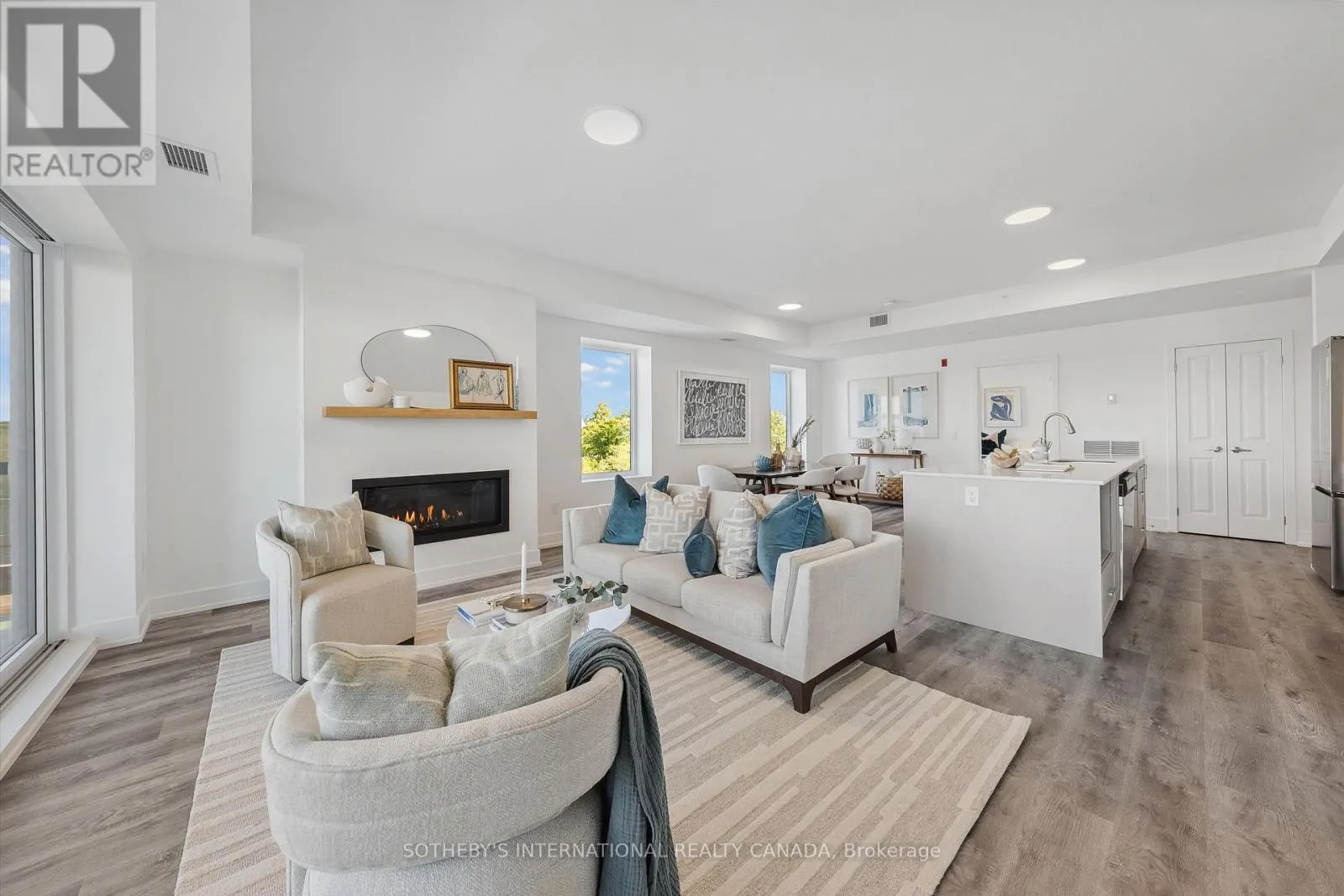 208 - 19B WEST STREET N