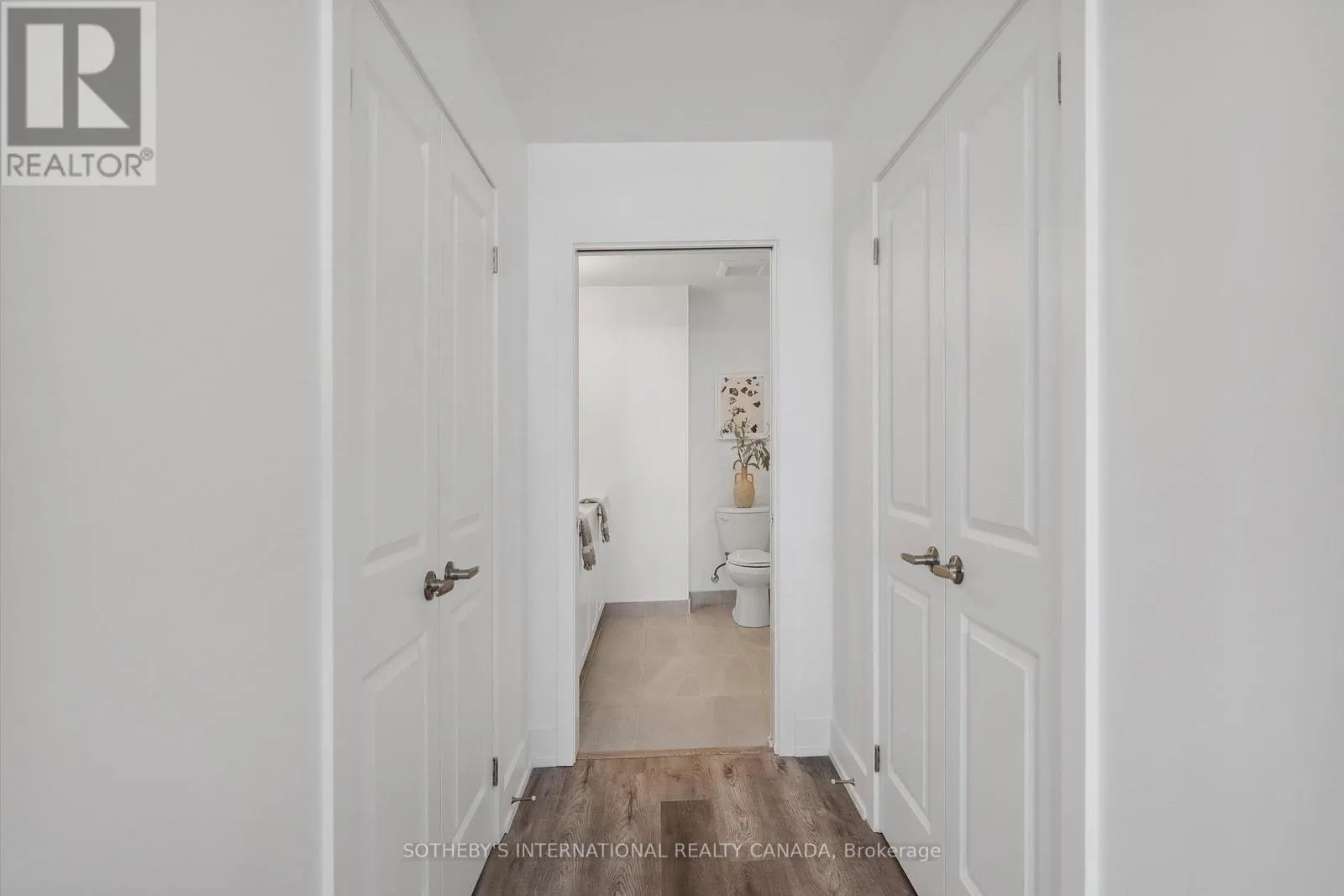 208 - 19B WEST STREET N