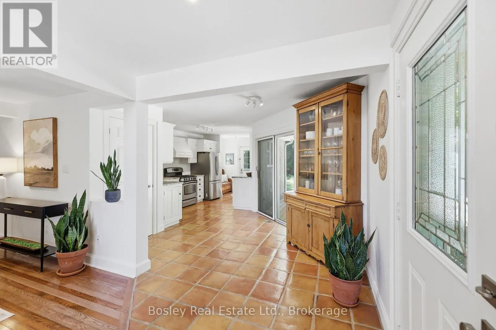 164 BAY STREET W