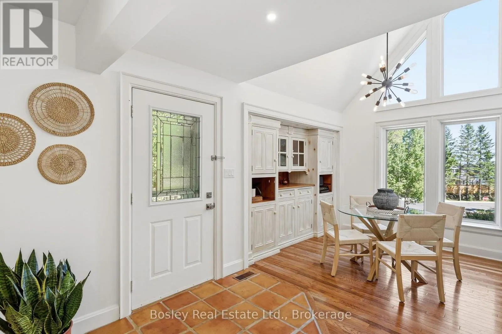 164 BAY STREET W