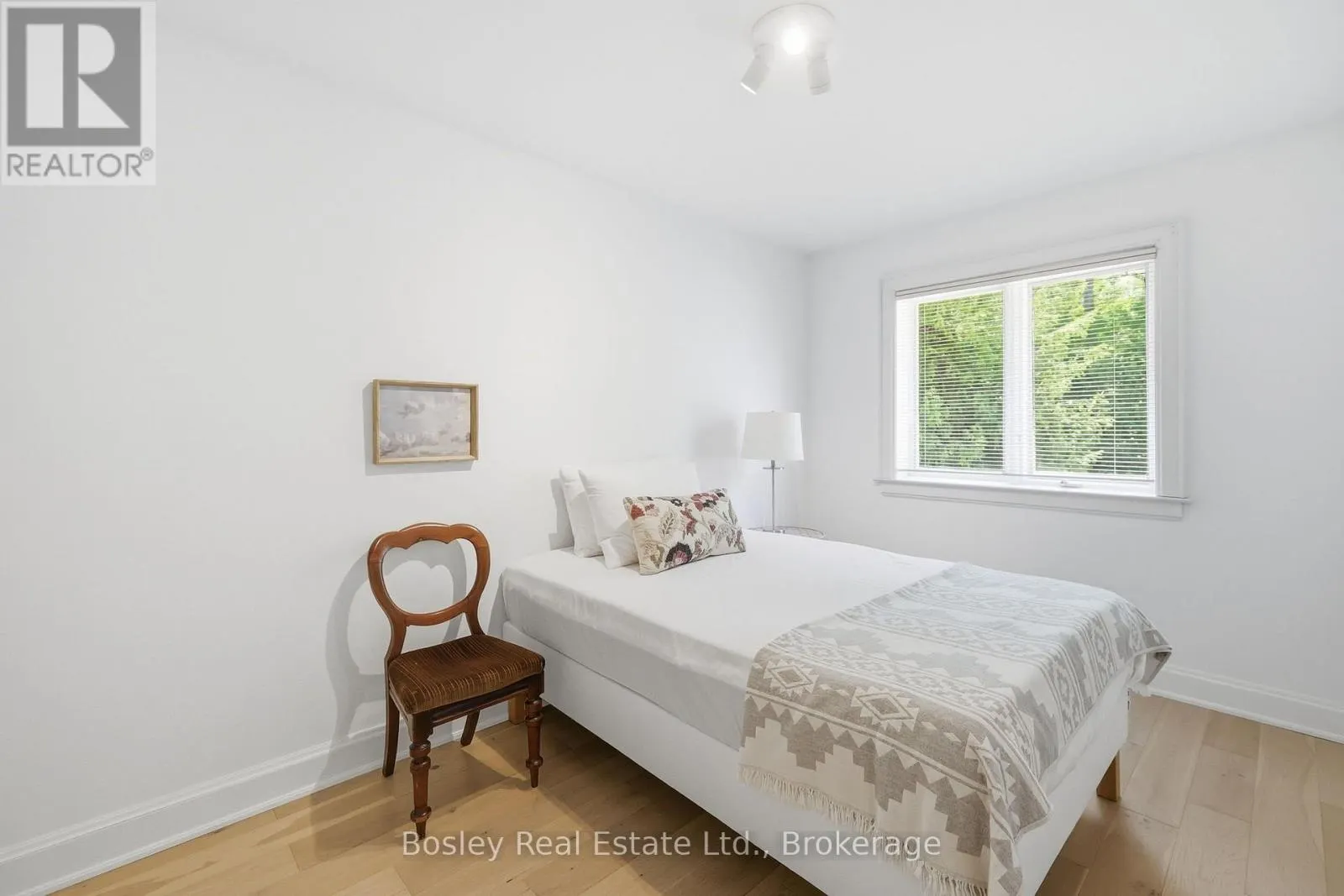 164 BAY STREET W