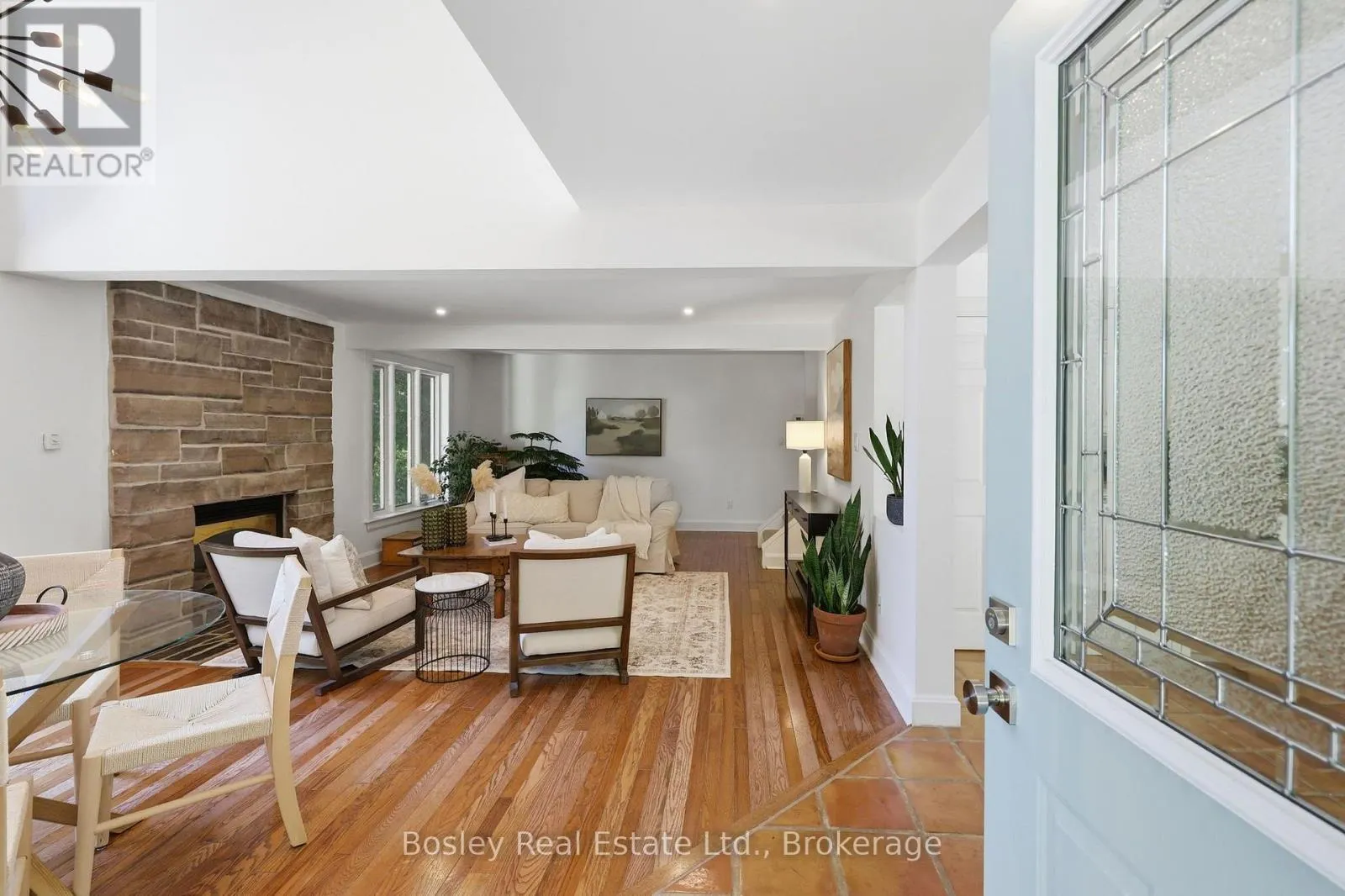 164 BAY STREET W