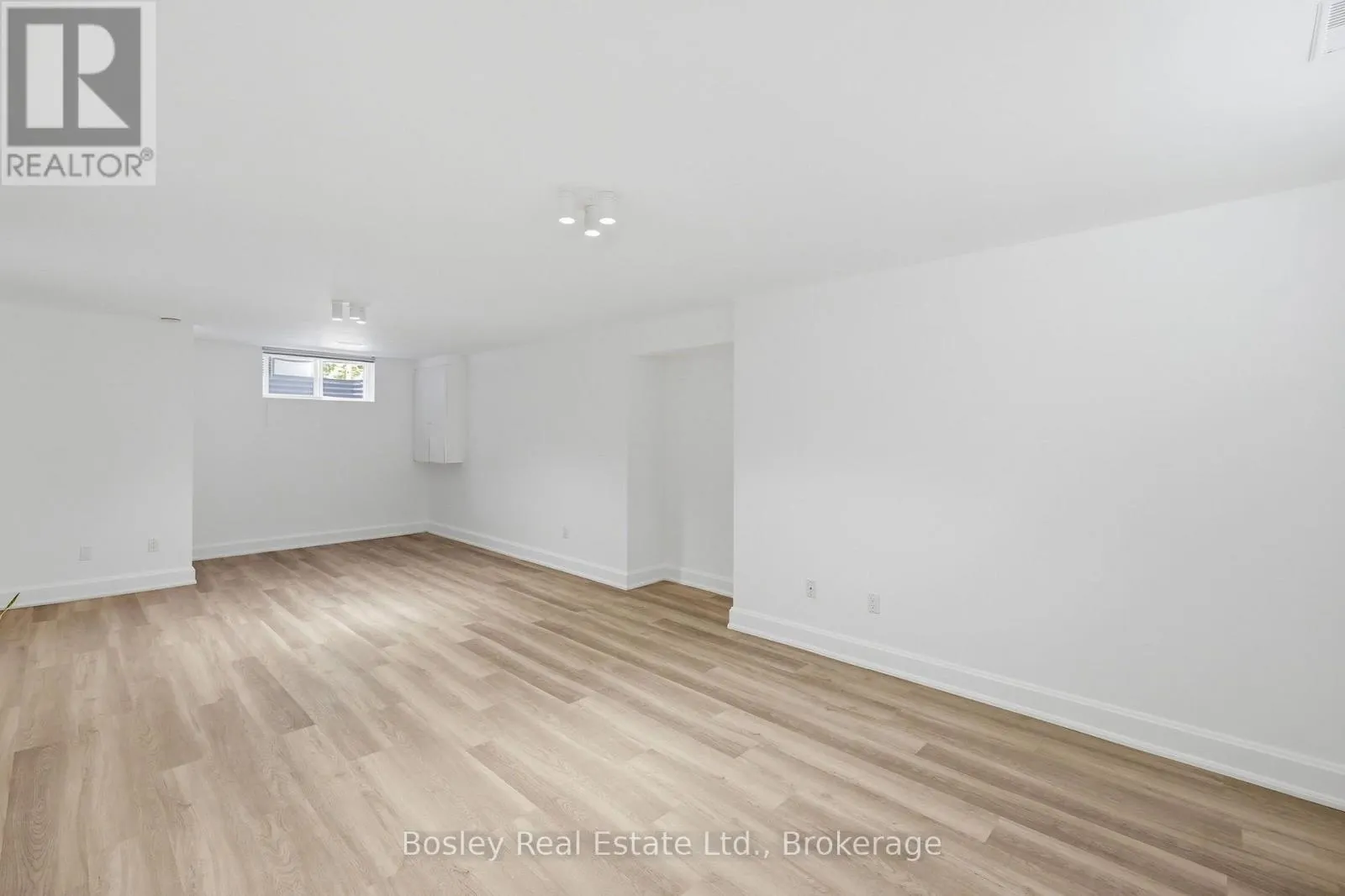 164 BAY STREET W