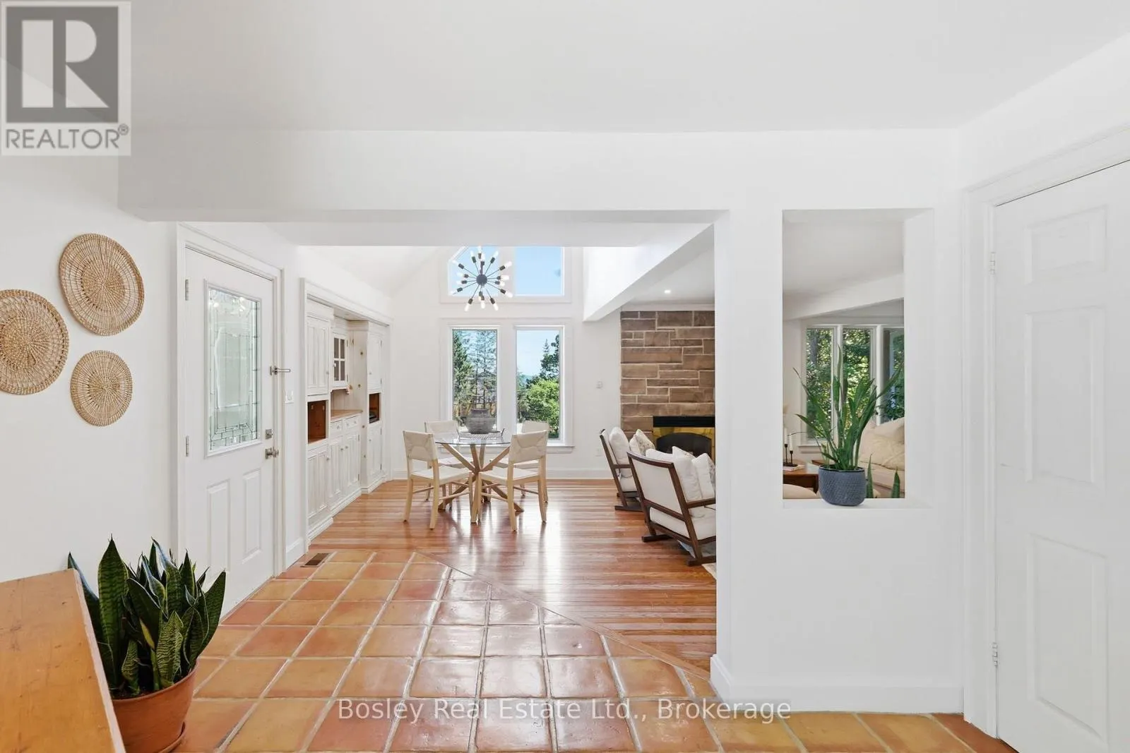 164 BAY STREET W