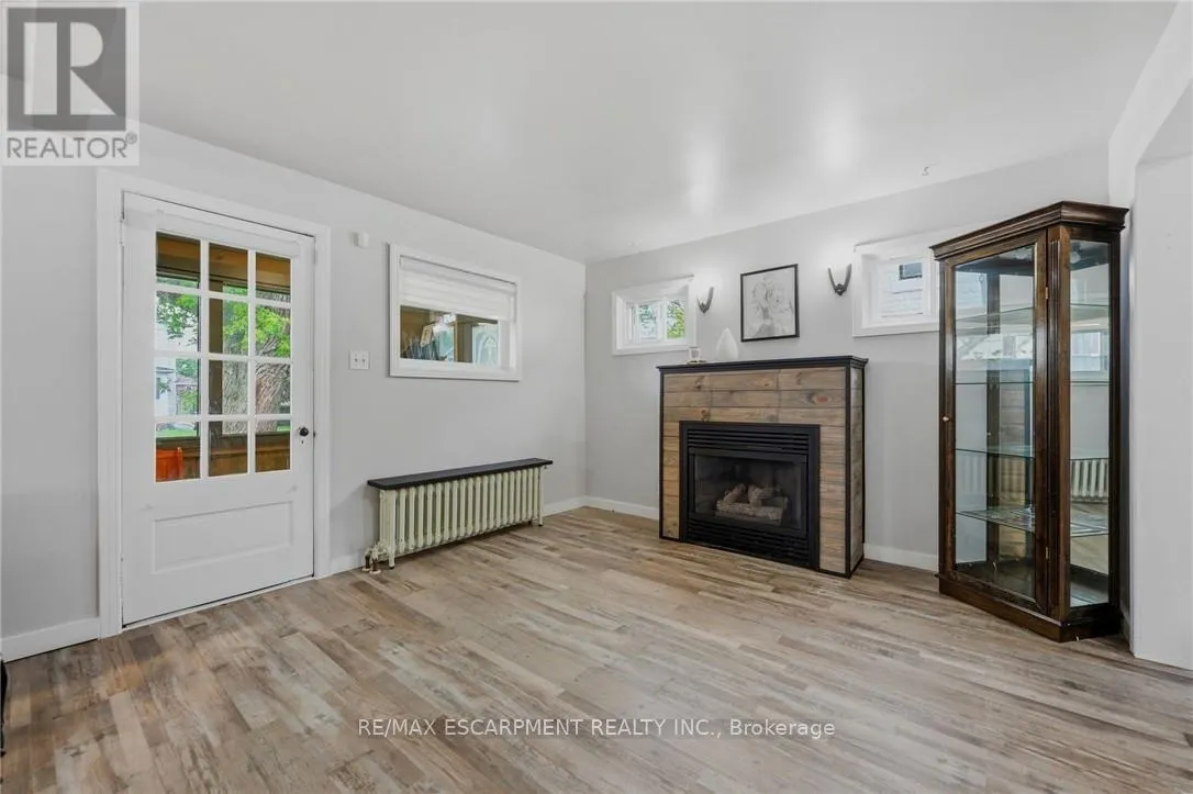 458 DAVIS STREET