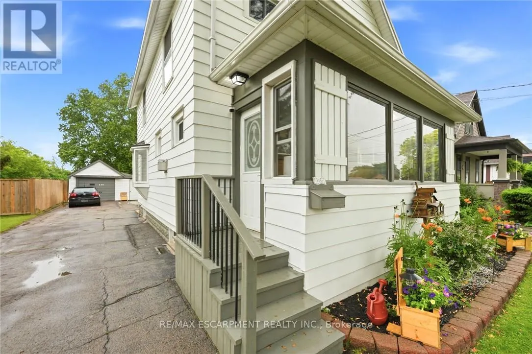 458 DAVIS STREET