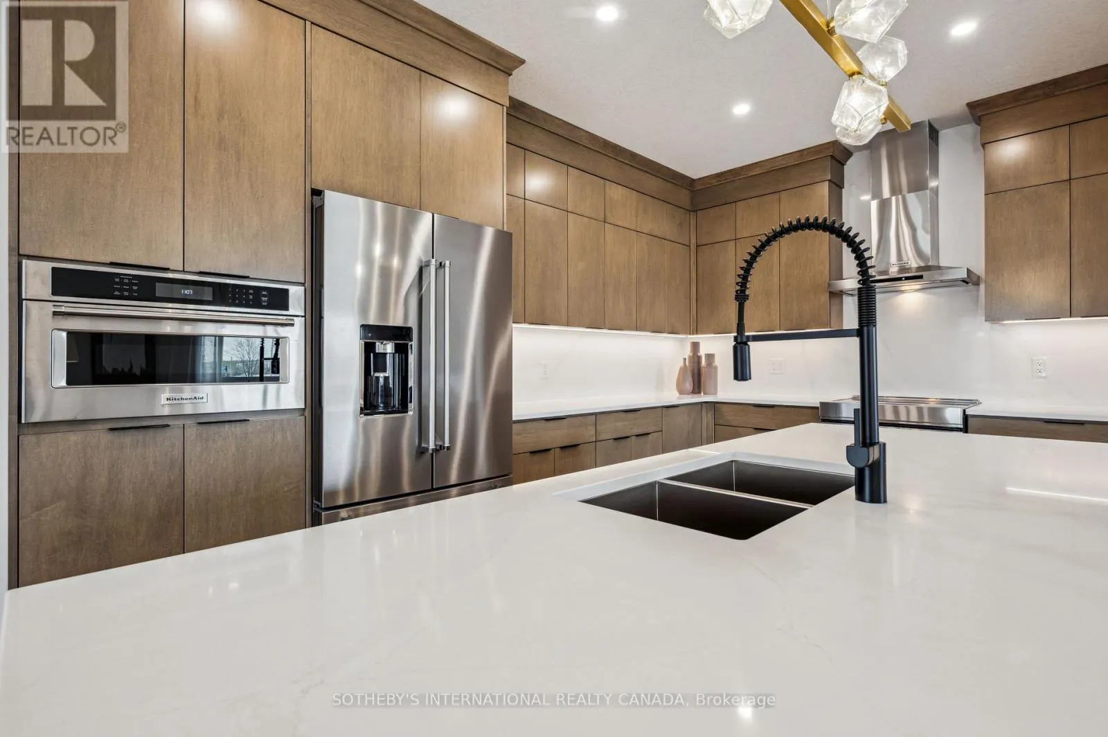 612 ANTON CRESCENT