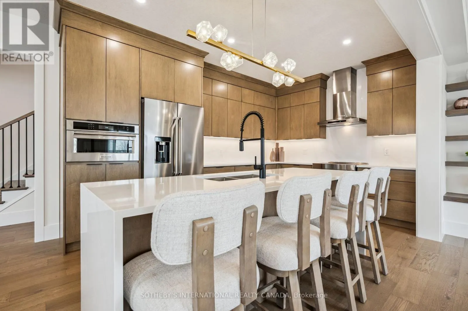 612 ANTON CRESCENT