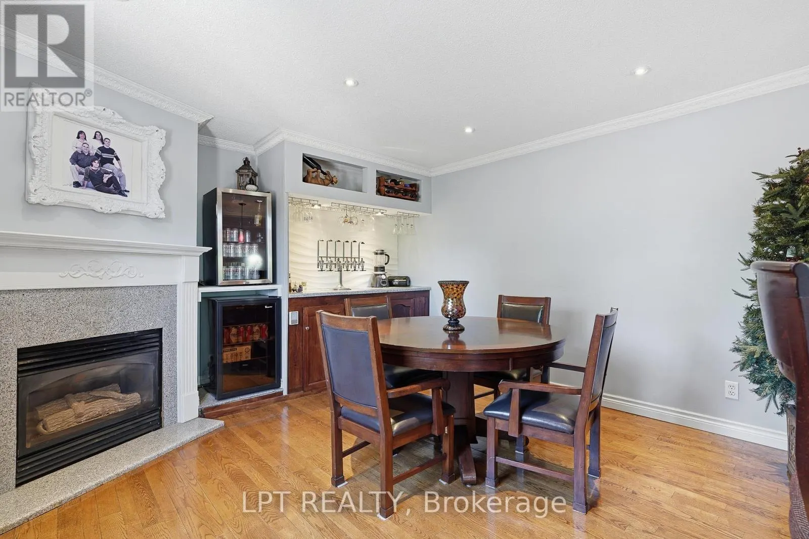 18 LOUISE CRESCENT
