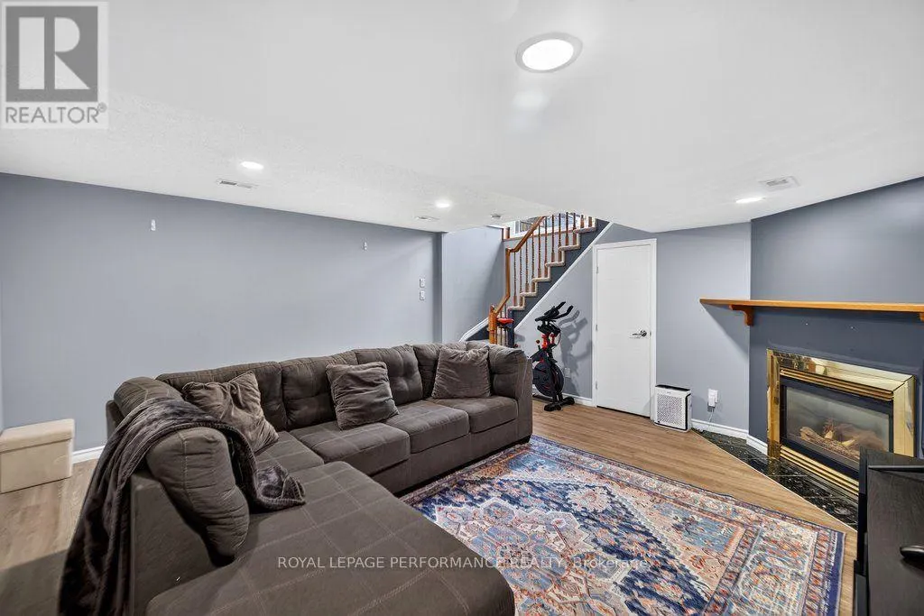 823 NESTING WAY