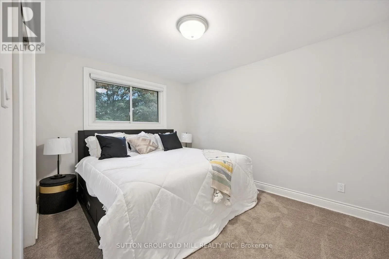1233 MICHAEL CRESCENT