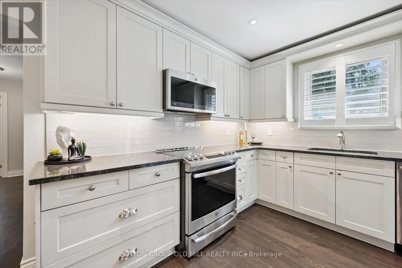 1233 MICHAEL CRESCENT