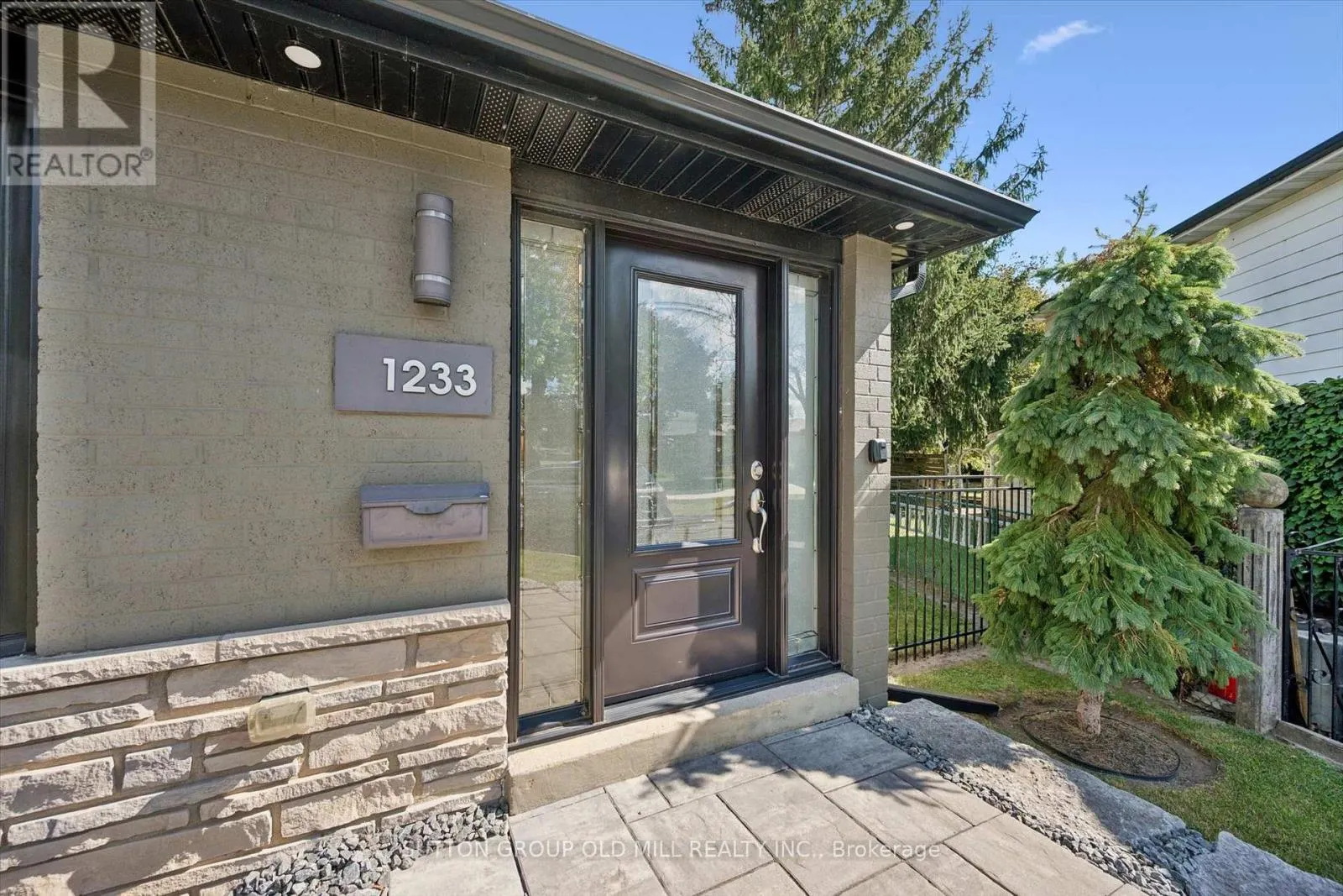 1233 MICHAEL CRESCENT