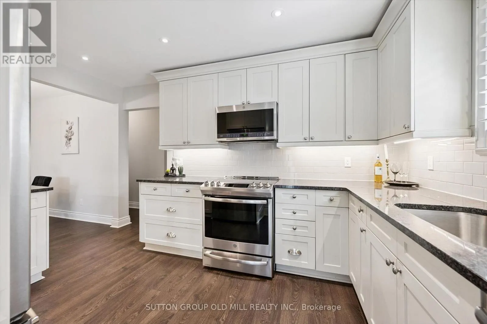 1233 MICHAEL CRESCENT