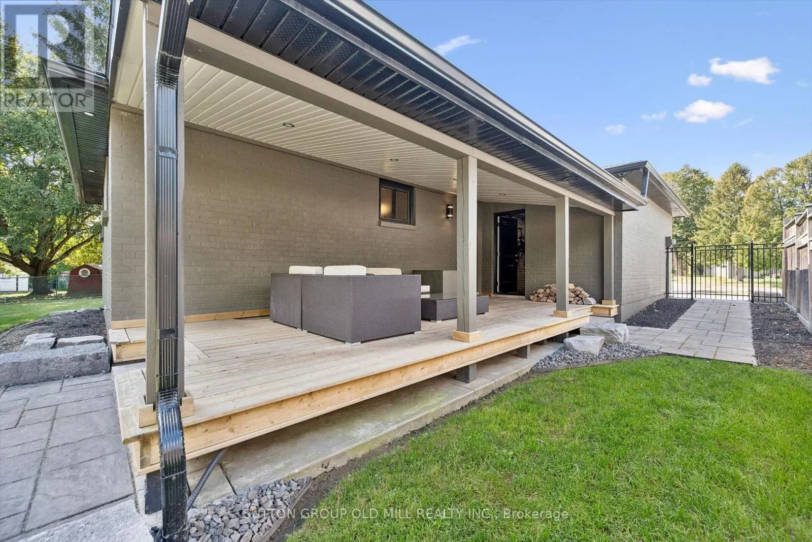 1233 MICHAEL CRESCENT