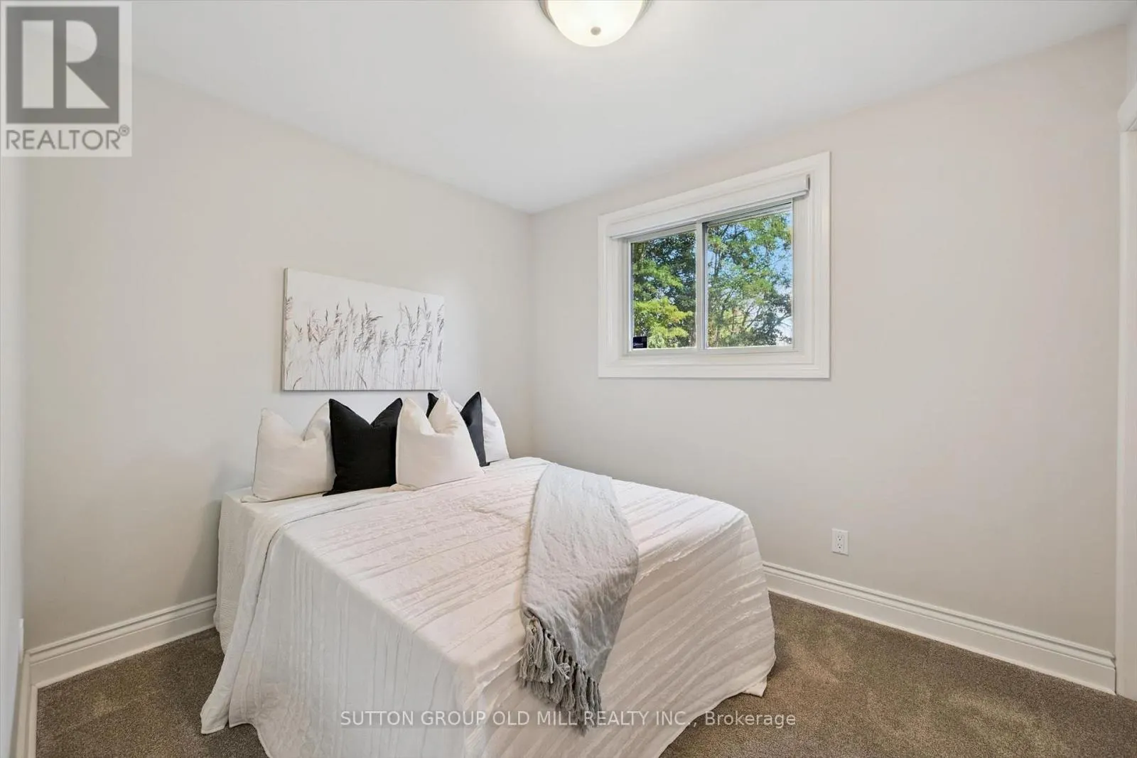 1233 MICHAEL CRESCENT