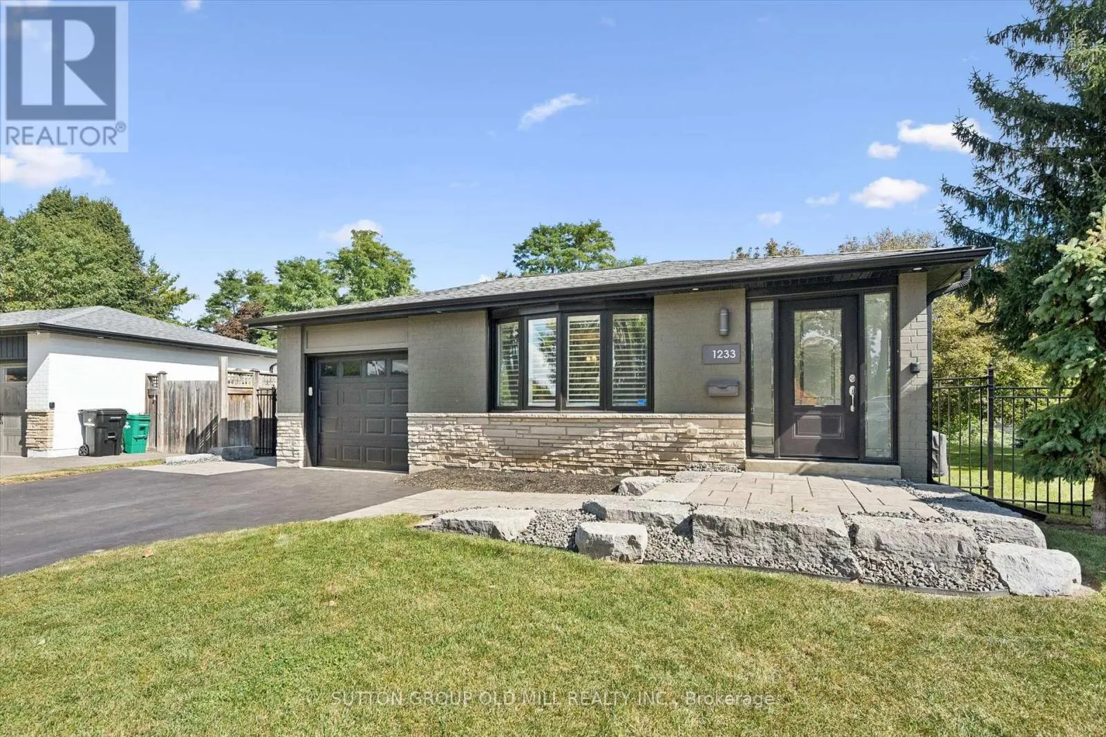 1233 MICHAEL CRESCENT