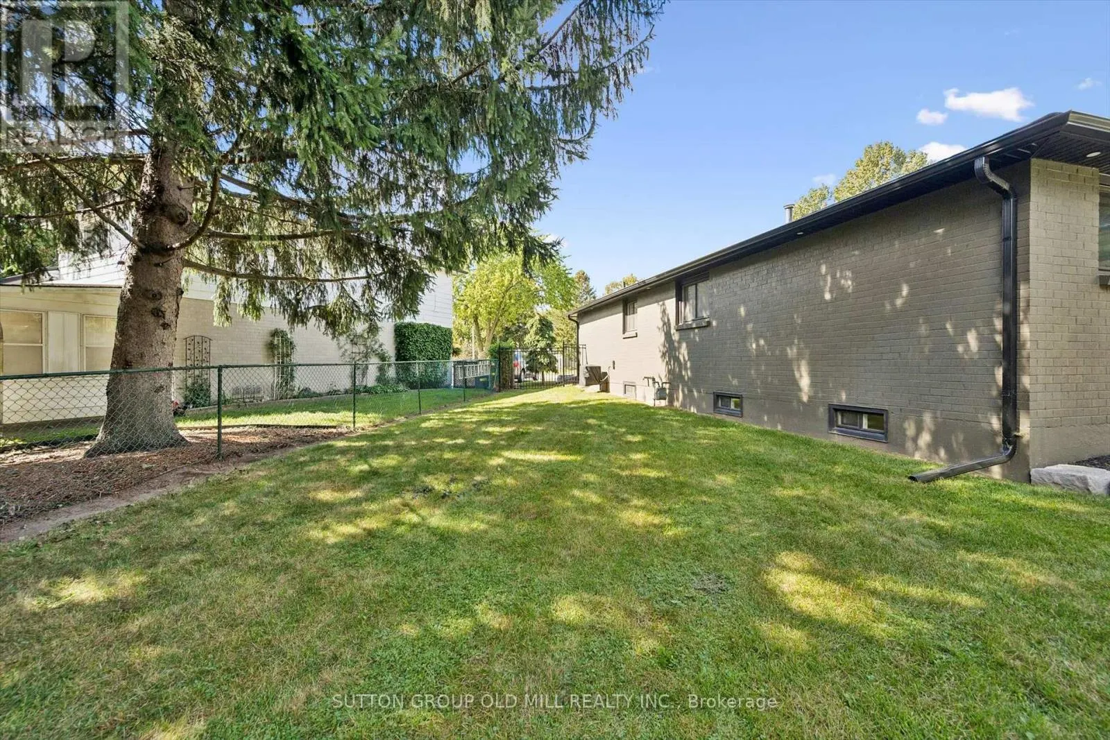 1233 MICHAEL CRESCENT