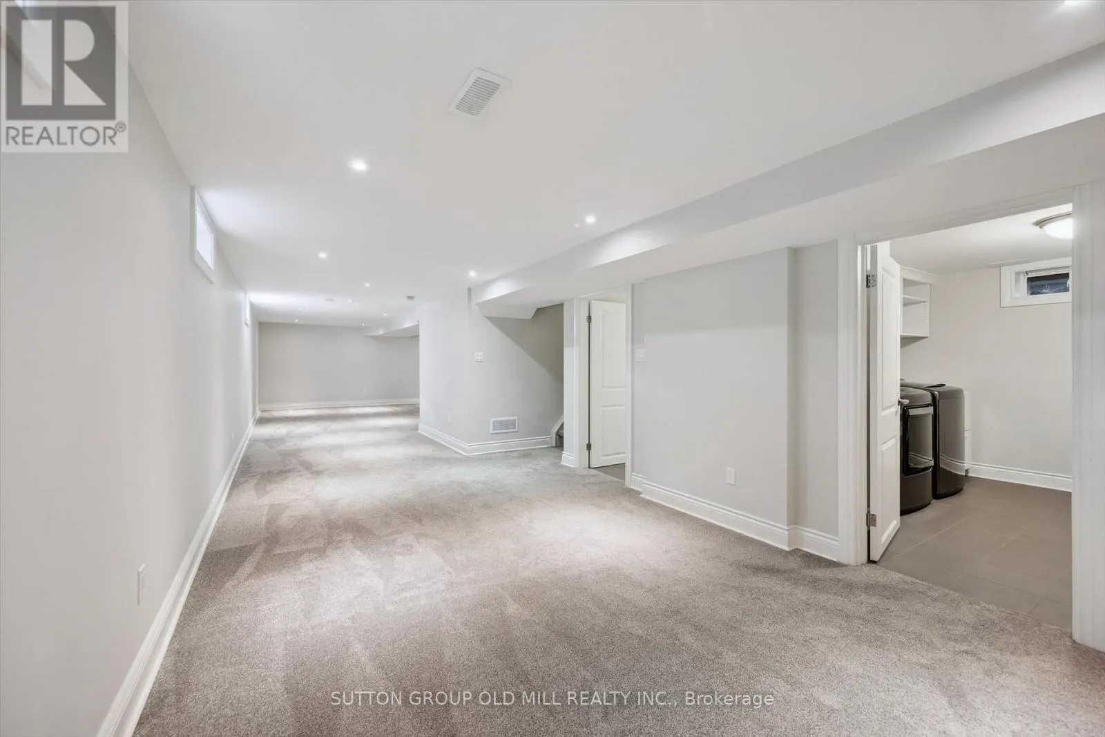 1233 MICHAEL CRESCENT