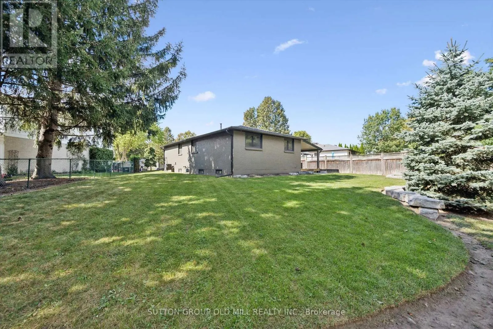 1233 MICHAEL CRESCENT