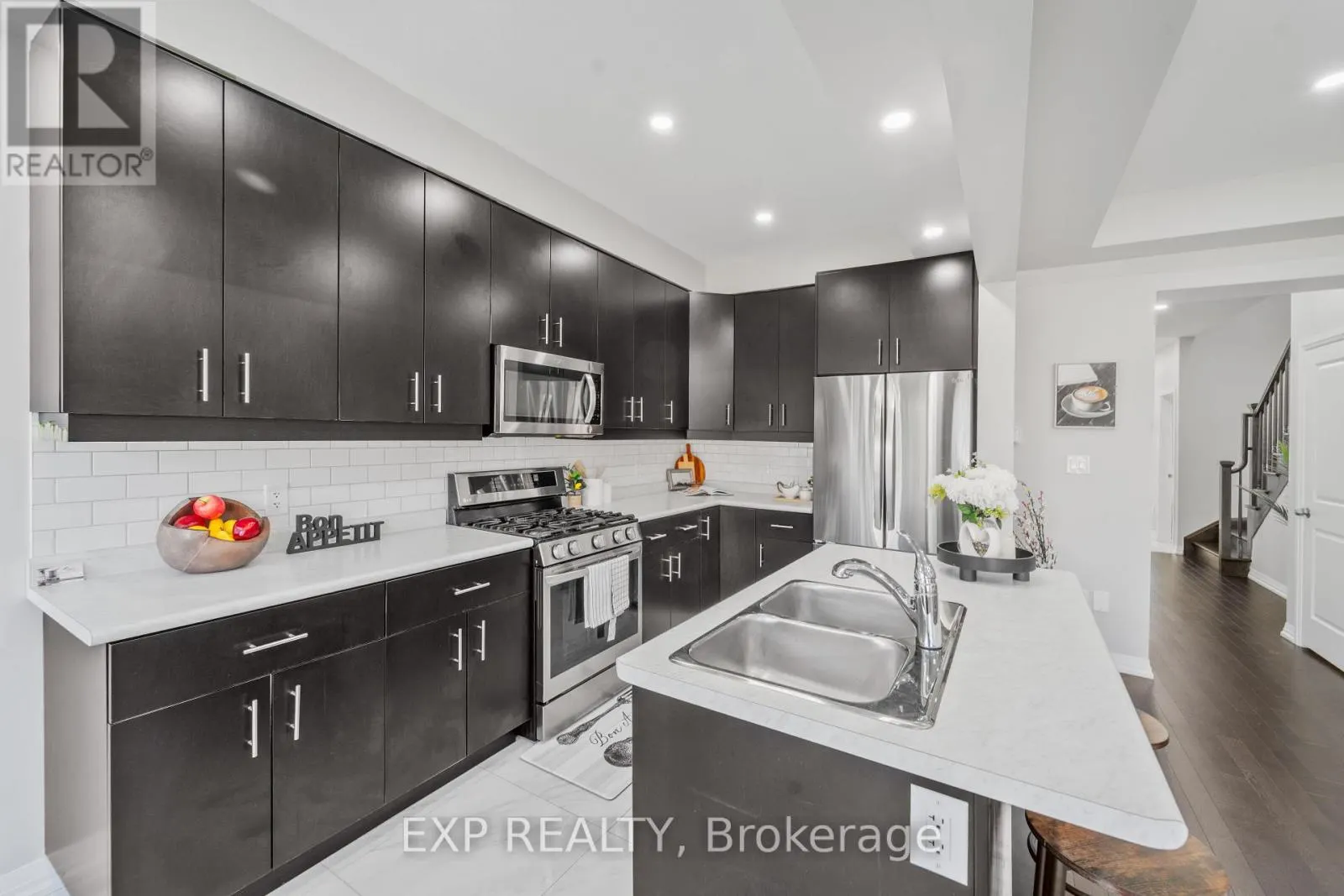 116 BUR OAK DRIVE
