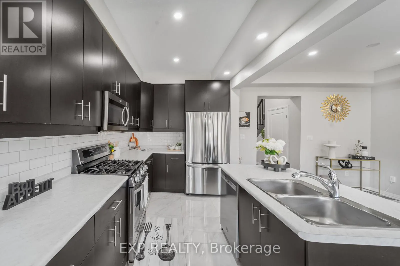 116 BUR OAK DRIVE