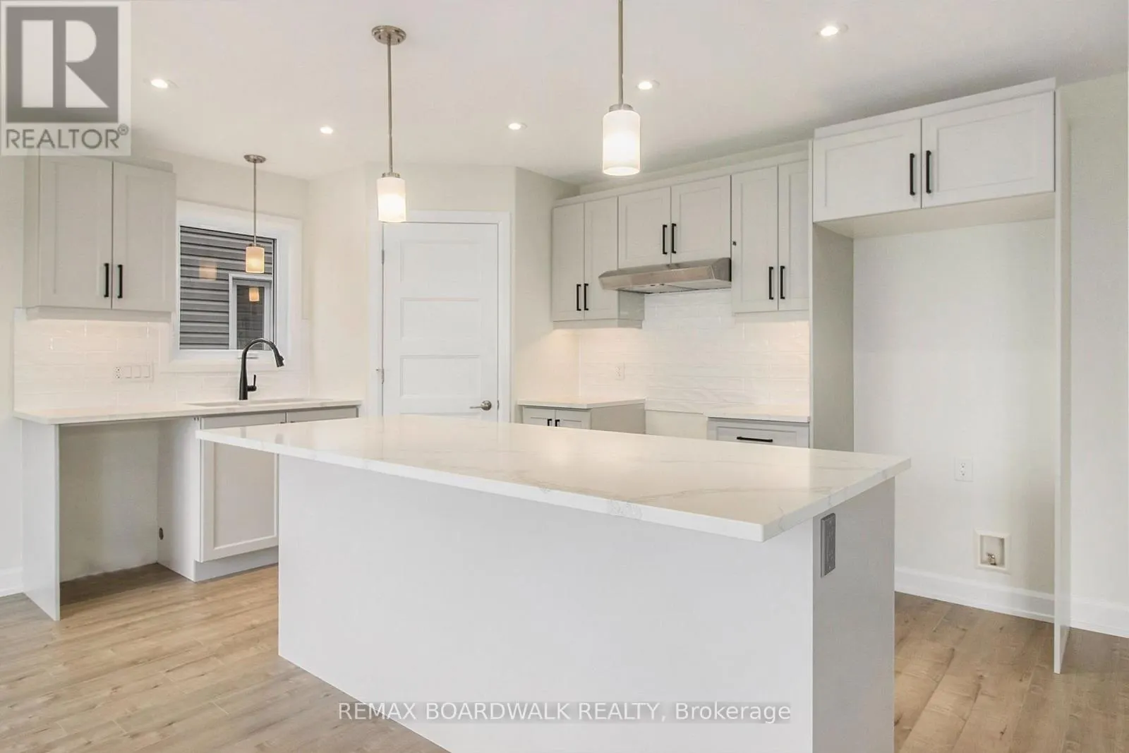 1194 MONTBLANC CRESCENT
