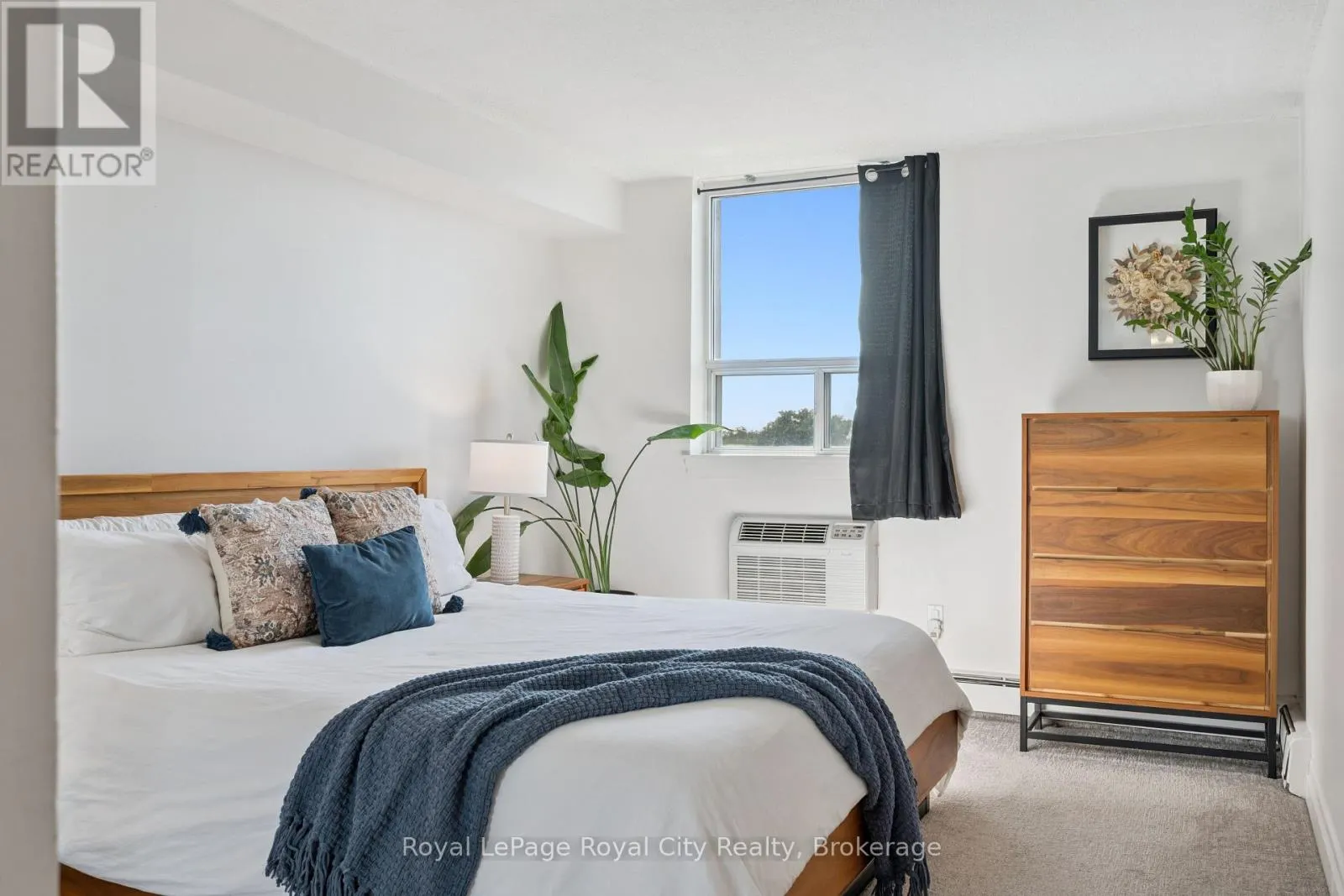 903 - 55 YARMOUTH STREET #903
