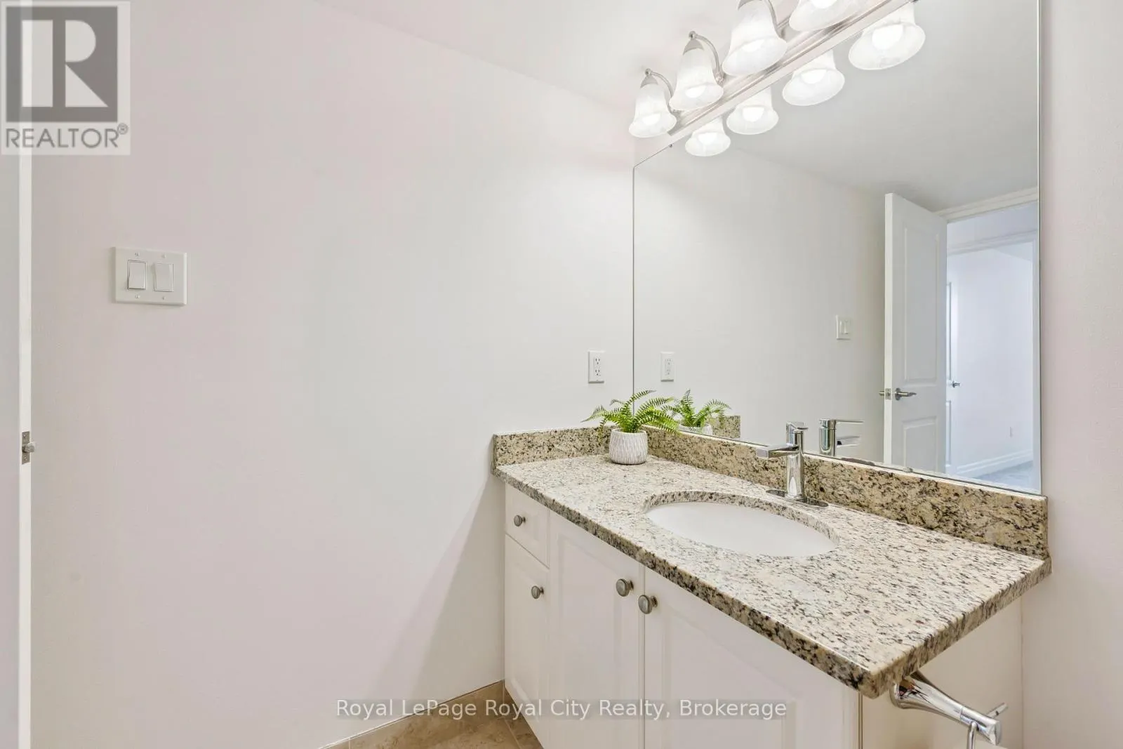 903 - 55 YARMOUTH STREET #903
