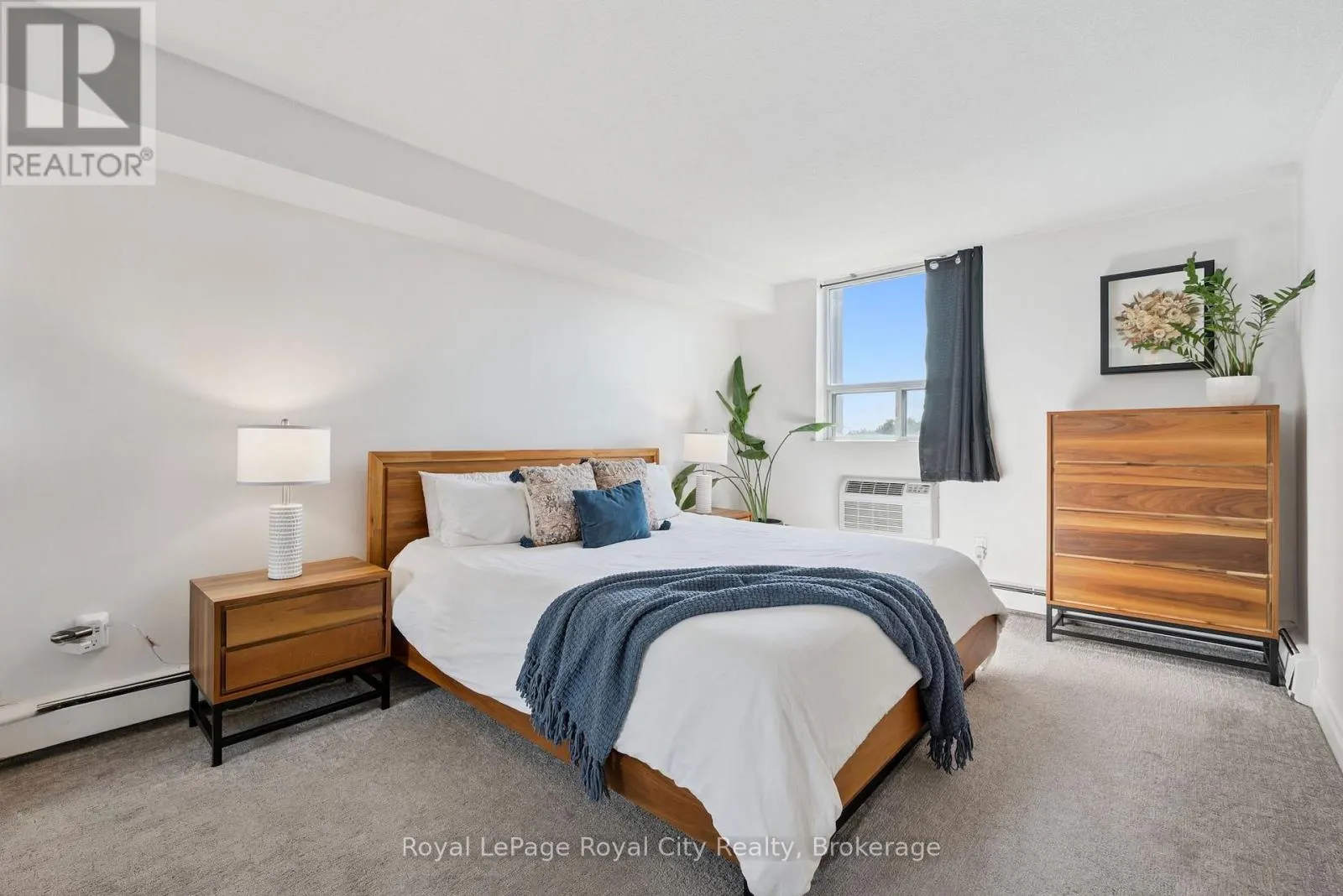903 - 55 YARMOUTH STREET #903