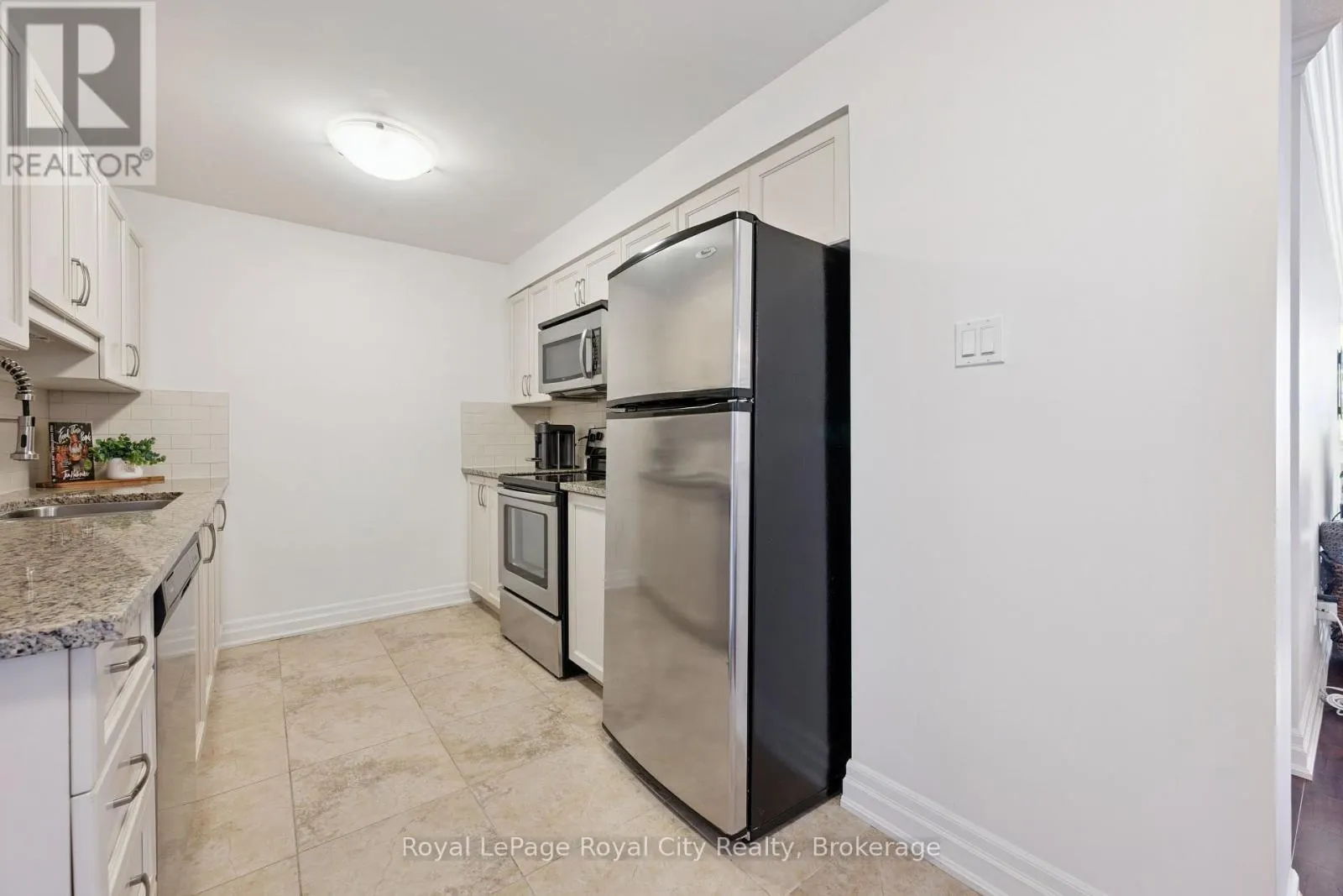 903 - 55 YARMOUTH STREET #903