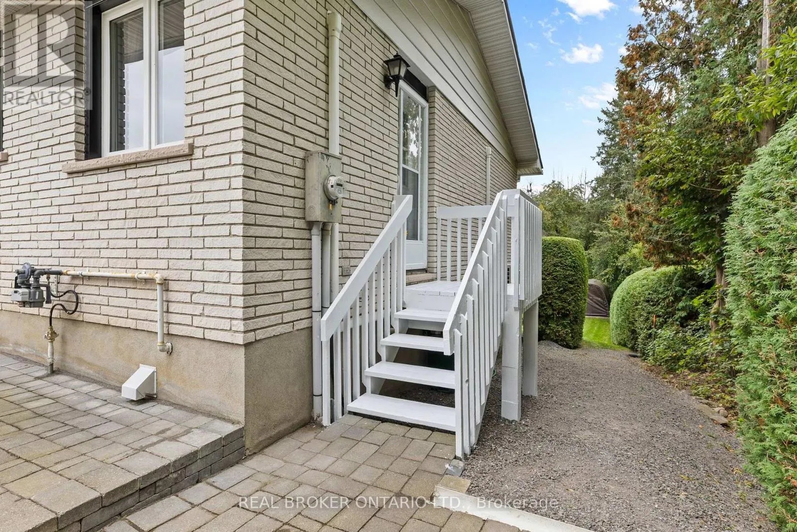 316 CLOTHIER STREET W