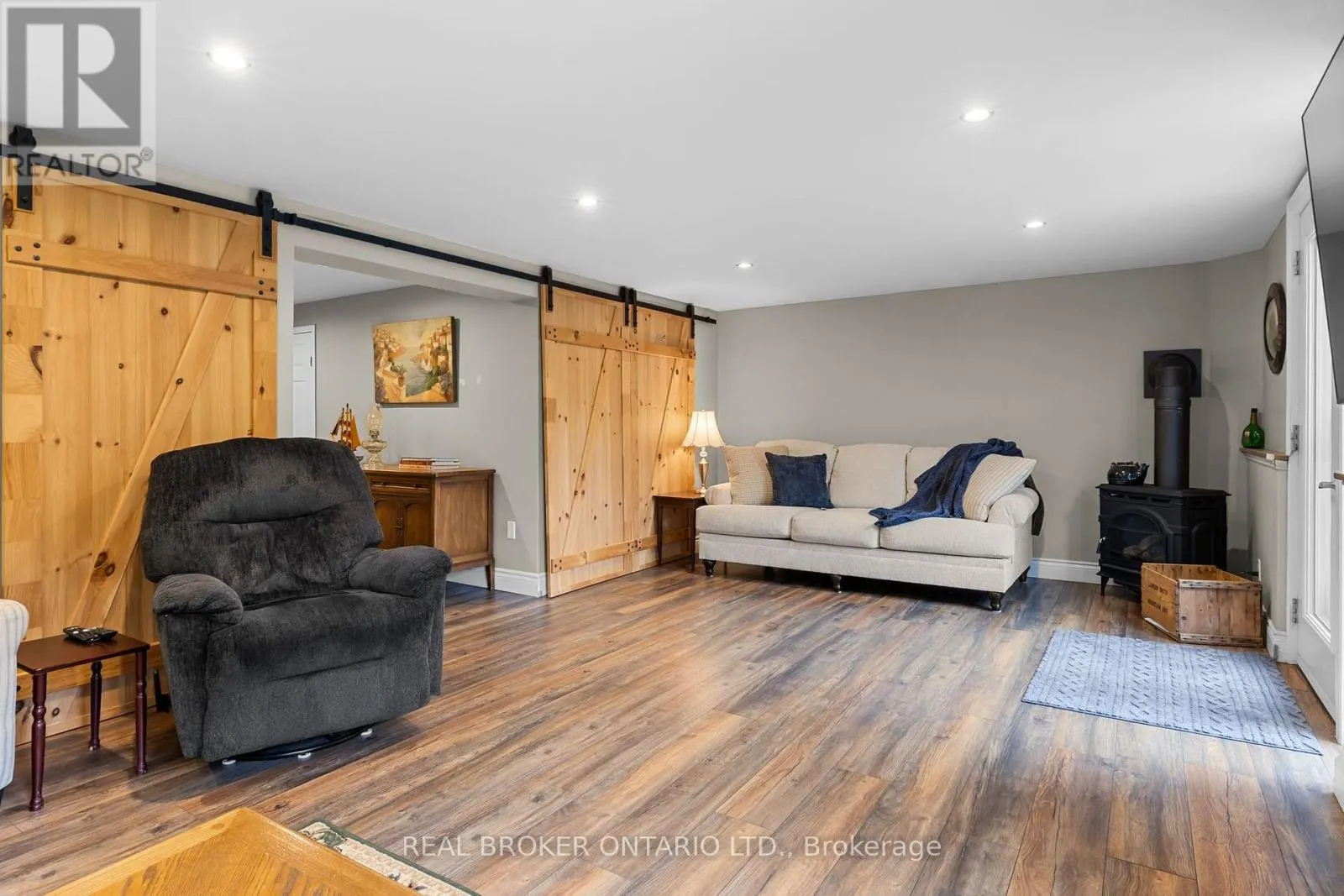 316 CLOTHIER STREET W