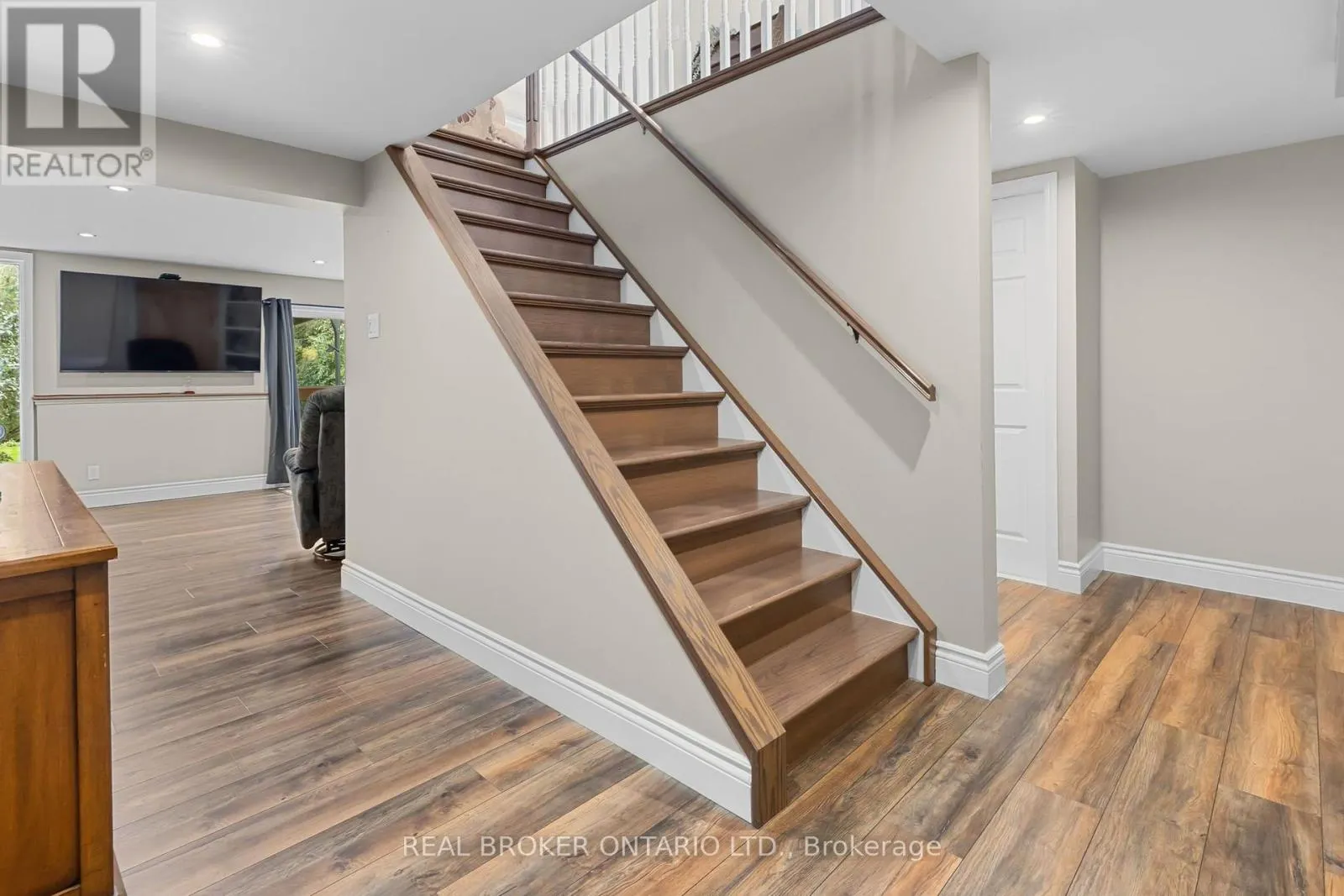 316 CLOTHIER STREET W