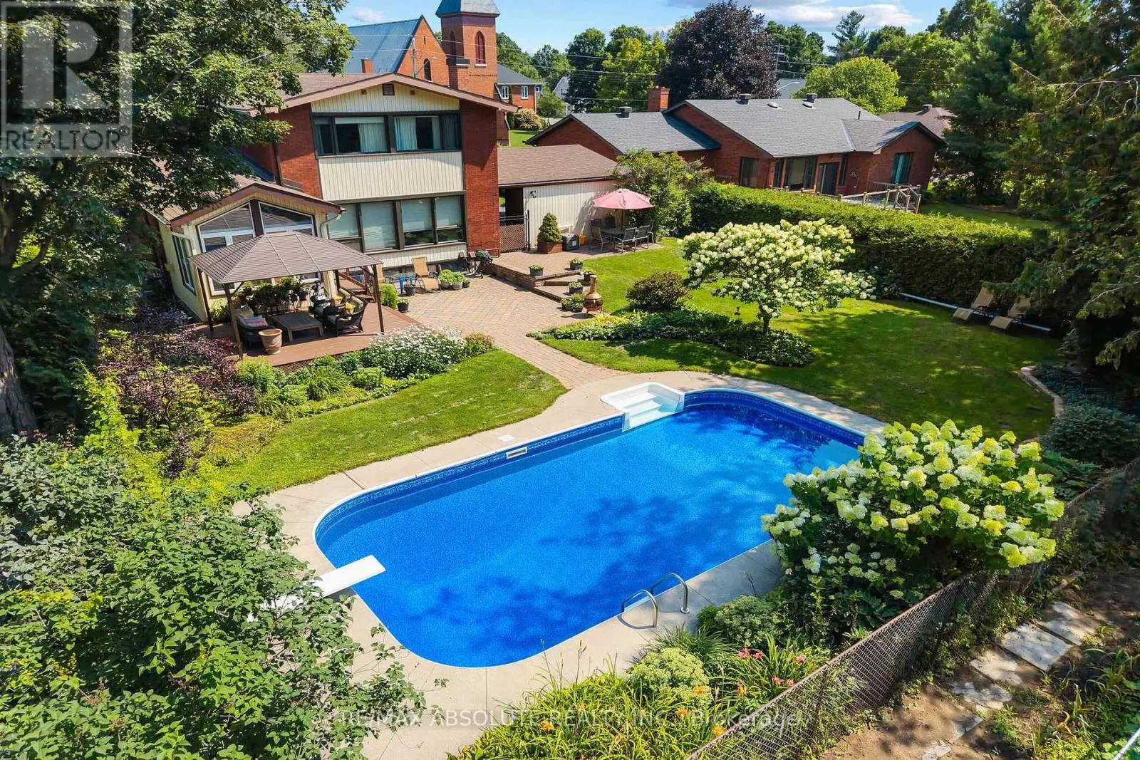 290 HARRINGTON STREET