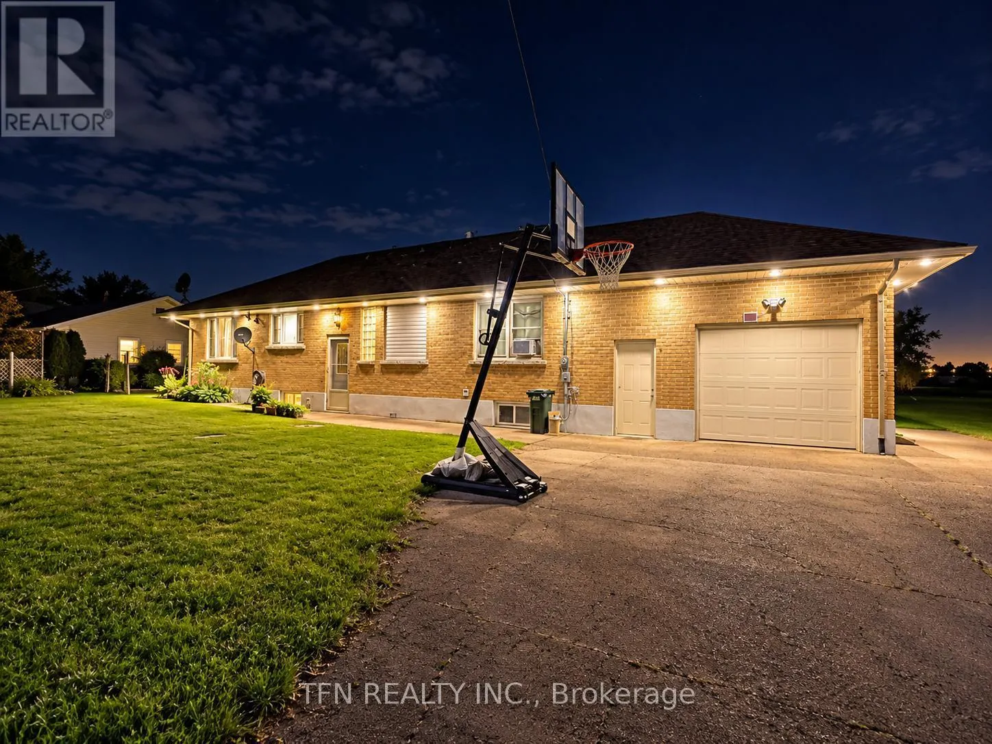 1301 NIAGARA RIVER PARKWAY
