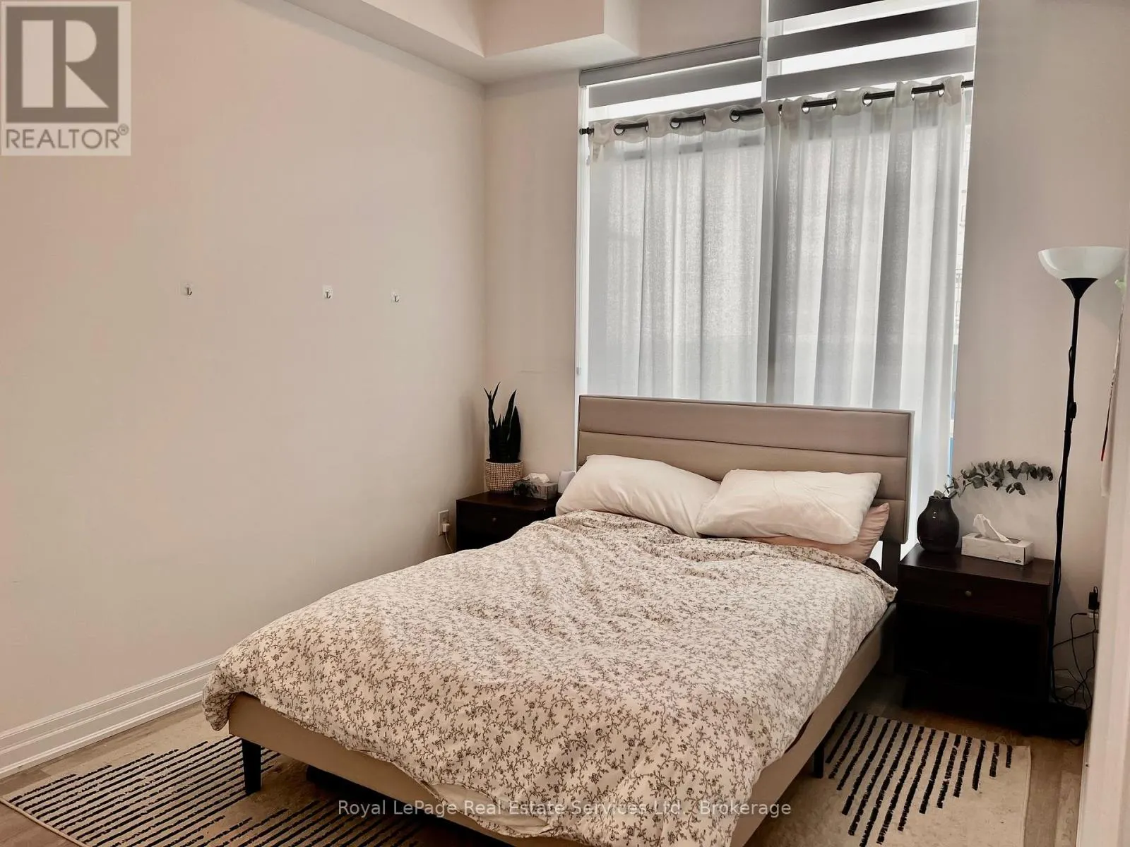 524 - 460 DUNDAS STREET E