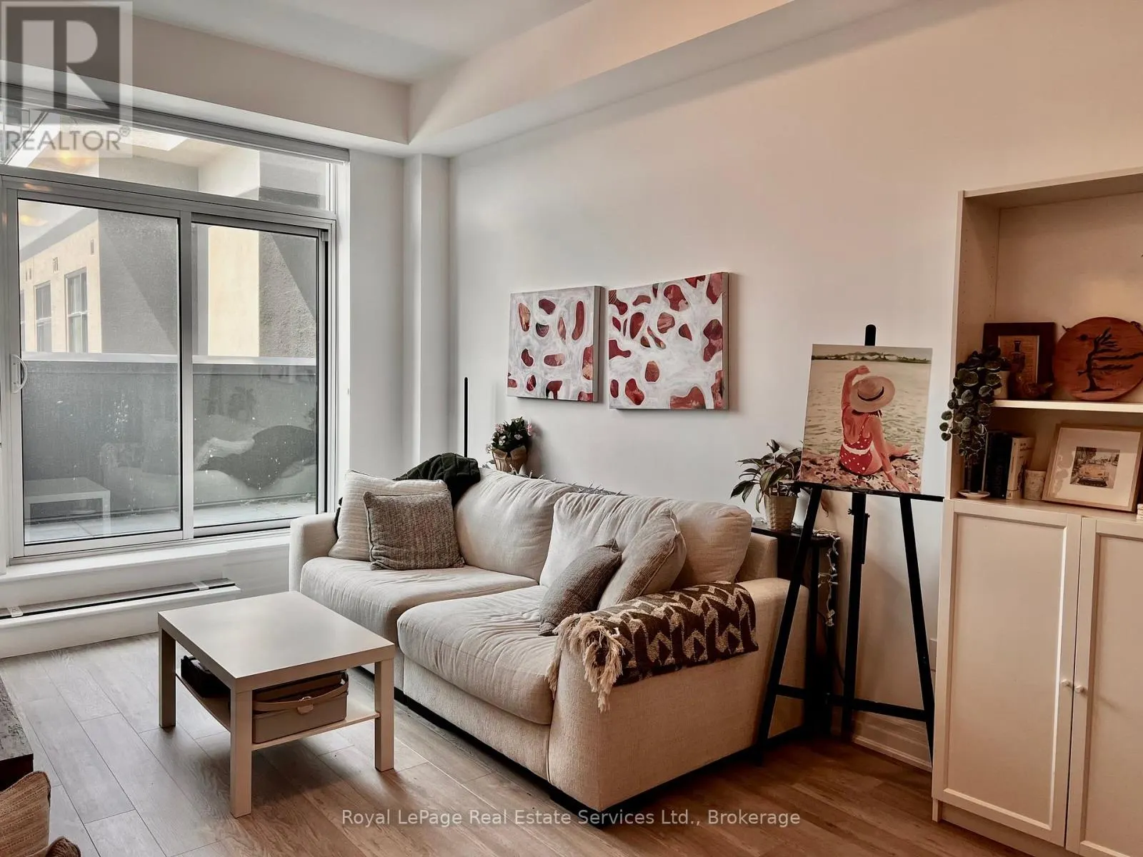 524 - 460 DUNDAS STREET E