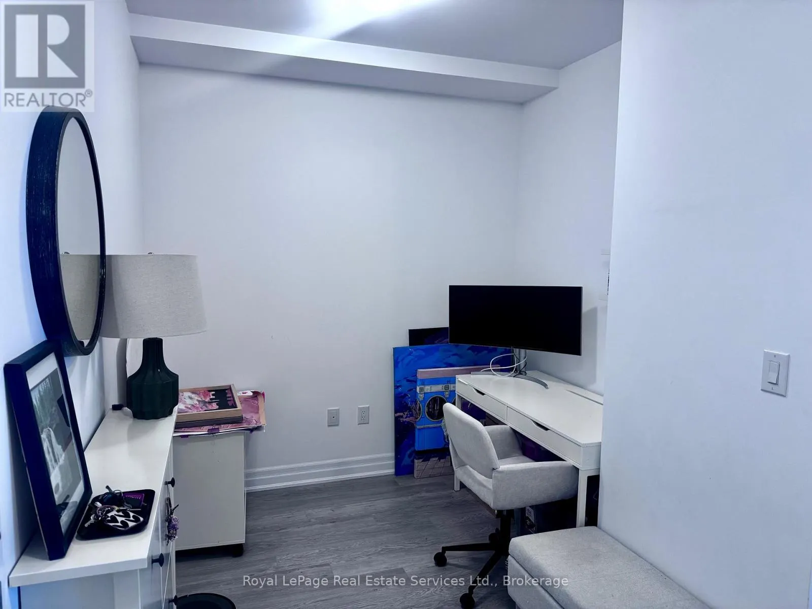 524 - 460 DUNDAS STREET E