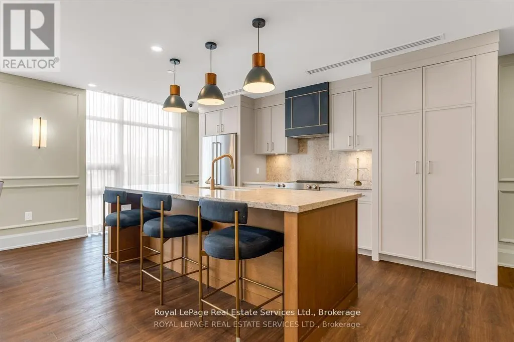 524 - 460 DUNDAS STREET E